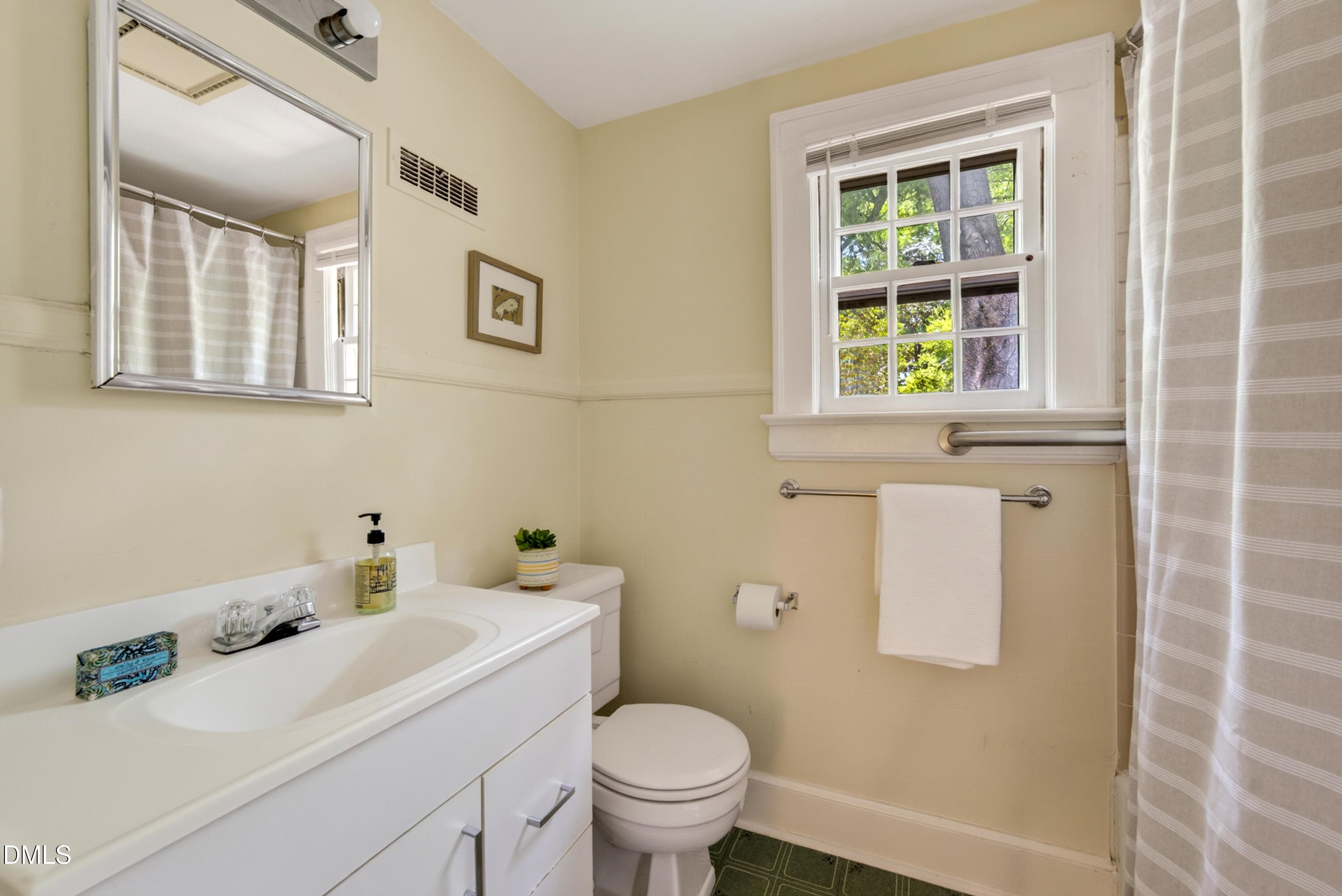 Full Bathroom - 2320 Englewood Avenue, Durham, NC 27705, Durham