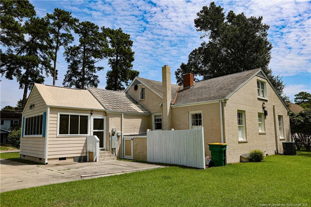 Photo 3 - 207 W 18th Street, Lumberton, NC 28358