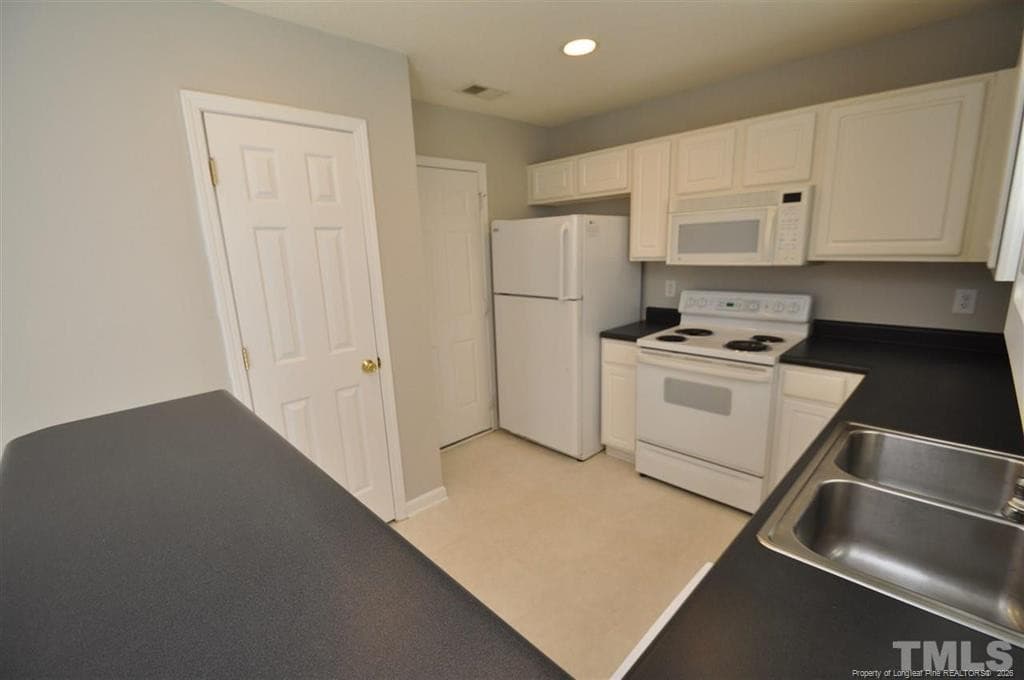 Photo #8 - 5909 Rivercliff Court, Raleigh, NC 27610