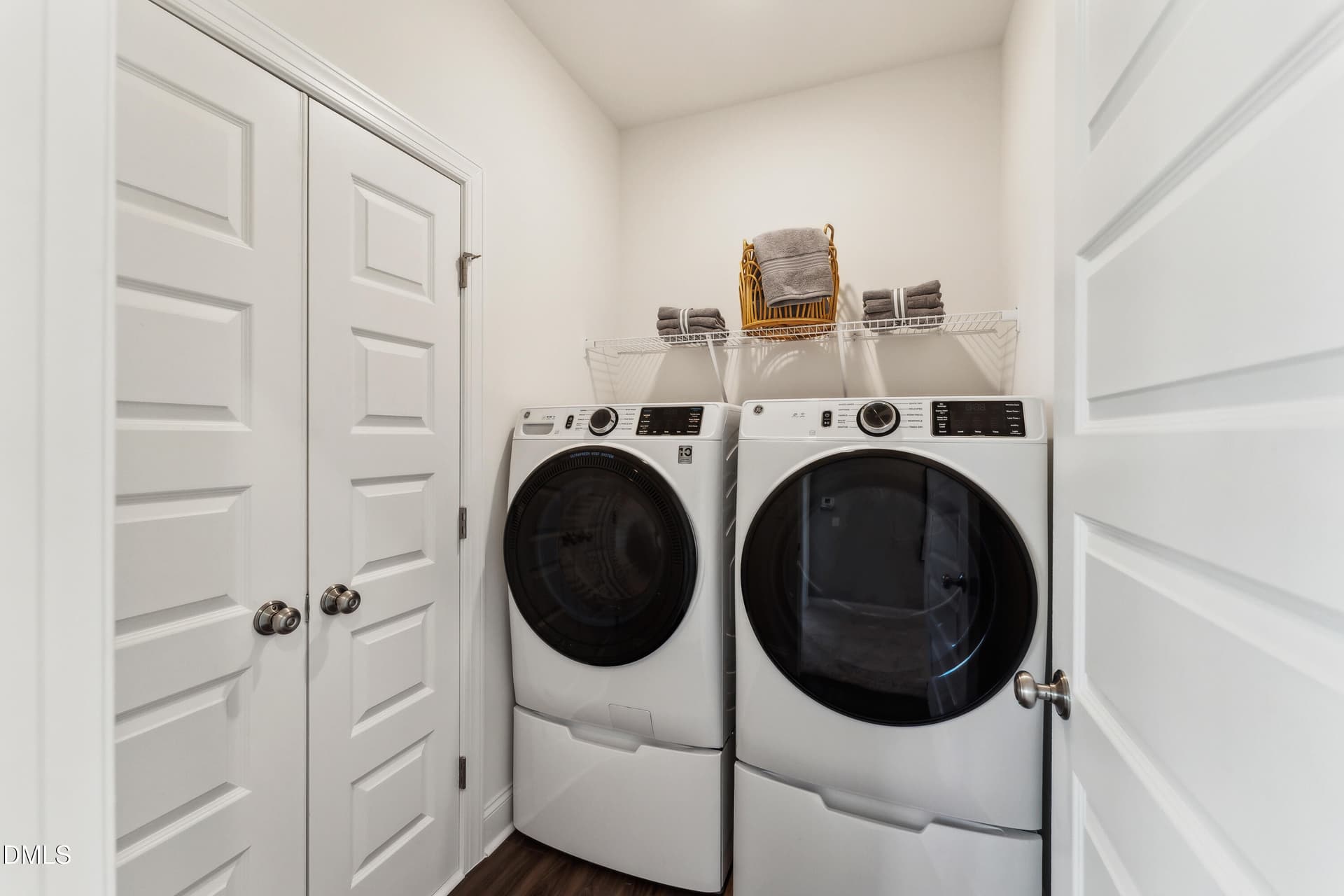 Julianne Laundry - 100 Ailey Brook Way #200, Wake Forest, NC 27587