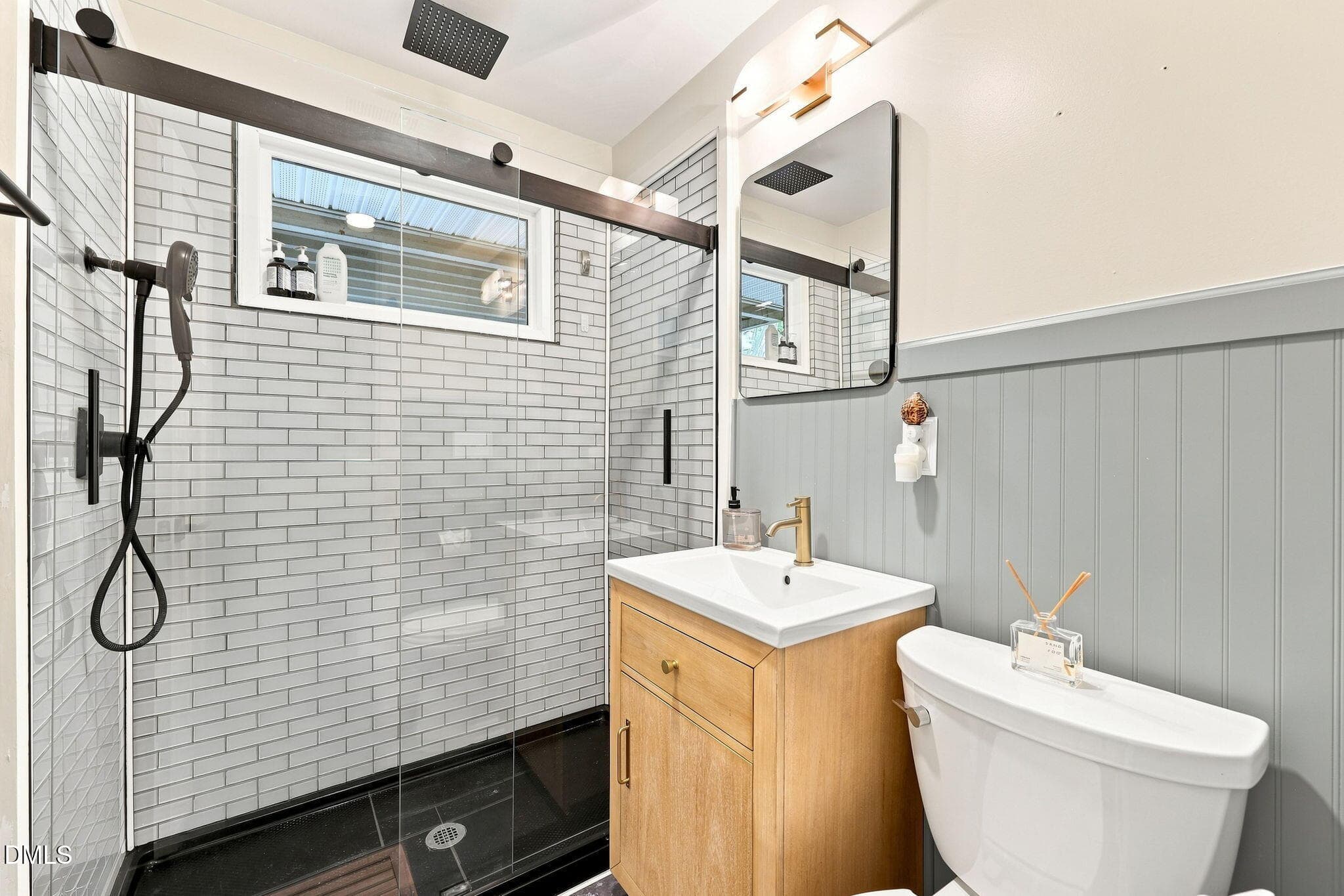 Full Bath (Hall) - 2107 Dandridge Drive, Raleigh, NC 27610
