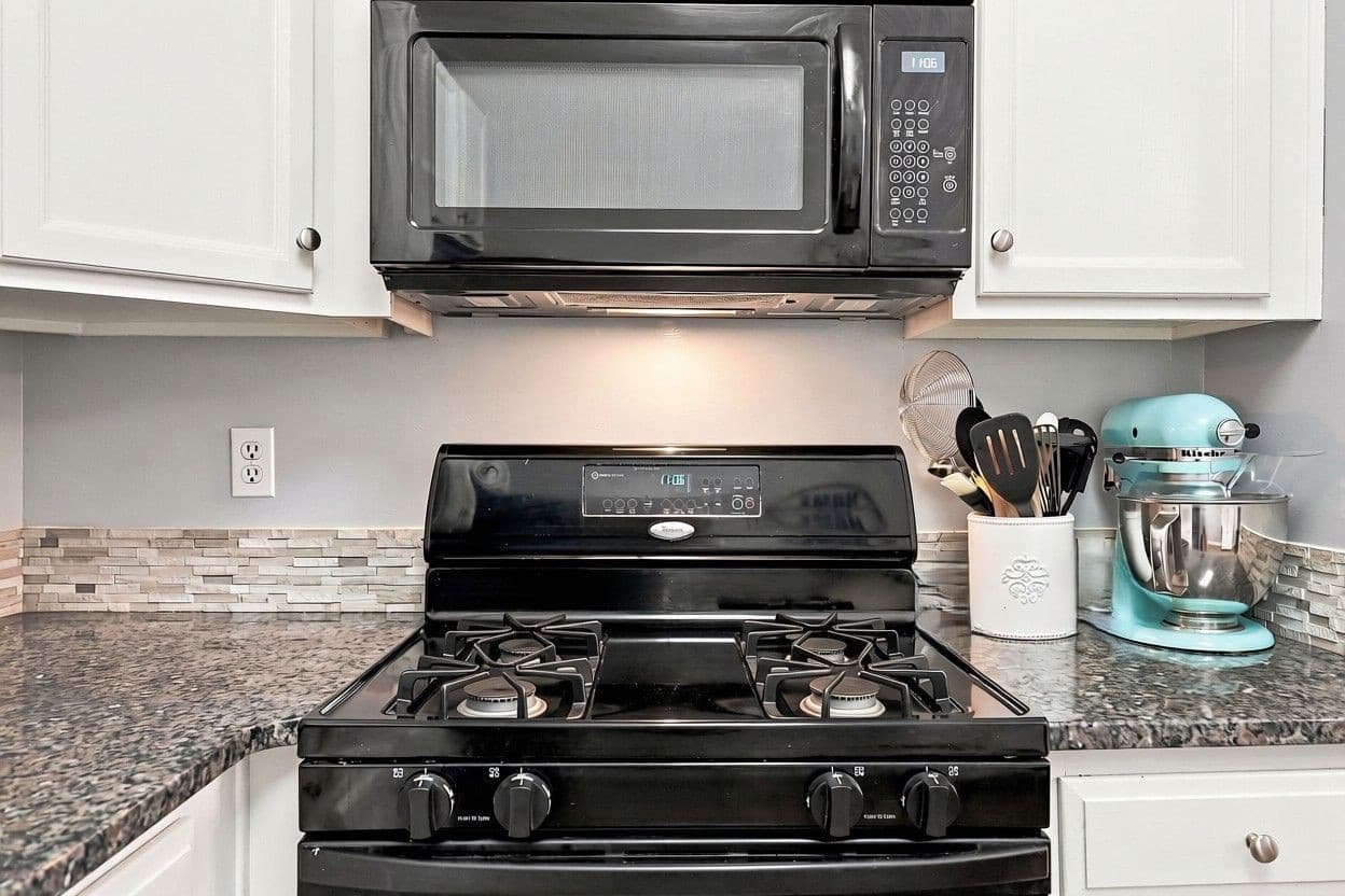 2225 Raven Ridge - Stove top.jpg - 2225 Raven Road 104, Raleigh, NC 27614, Raleigh