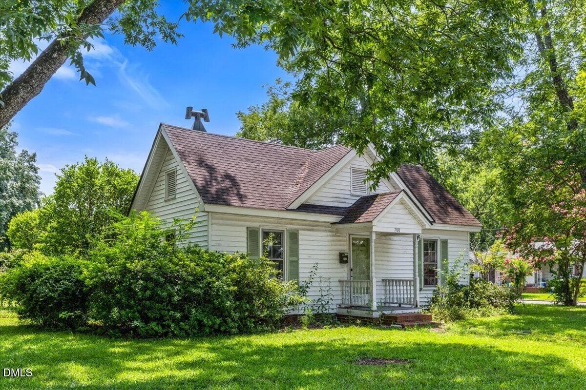 02-700 N Webb St - 700 N Webb Street, Selma, NC 27576