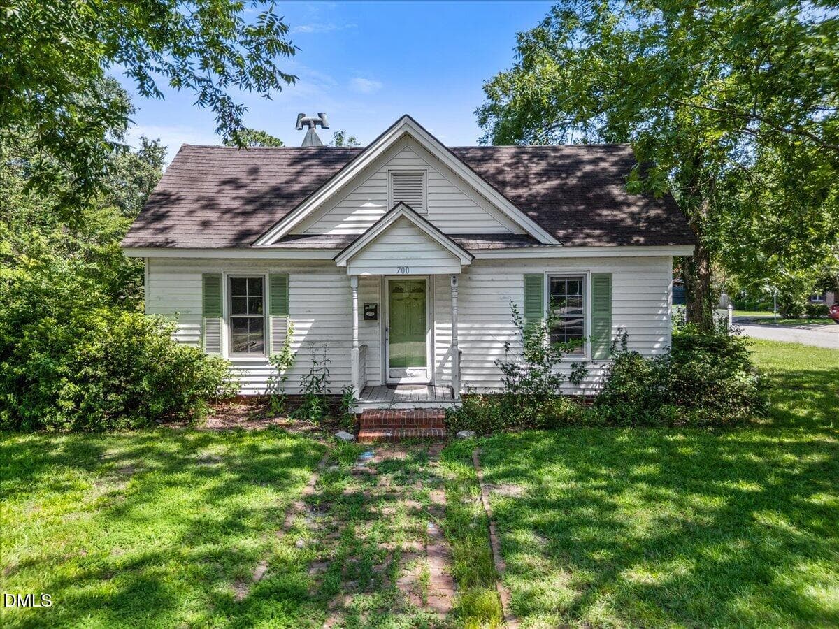 03-700 N Webb St - 700 N Webb Street, Selma, NC 27576