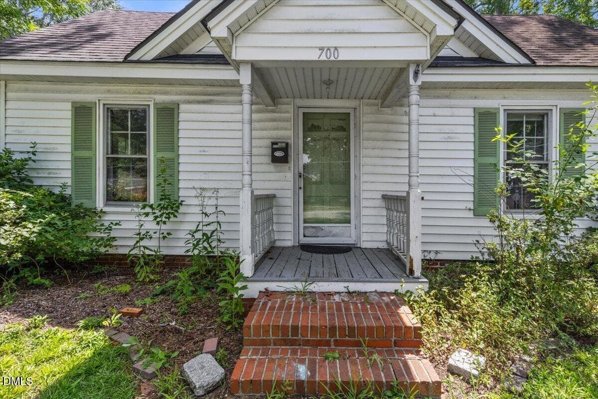 06-700 N Webb St - 700 N Webb Street, Selma, NC 27576