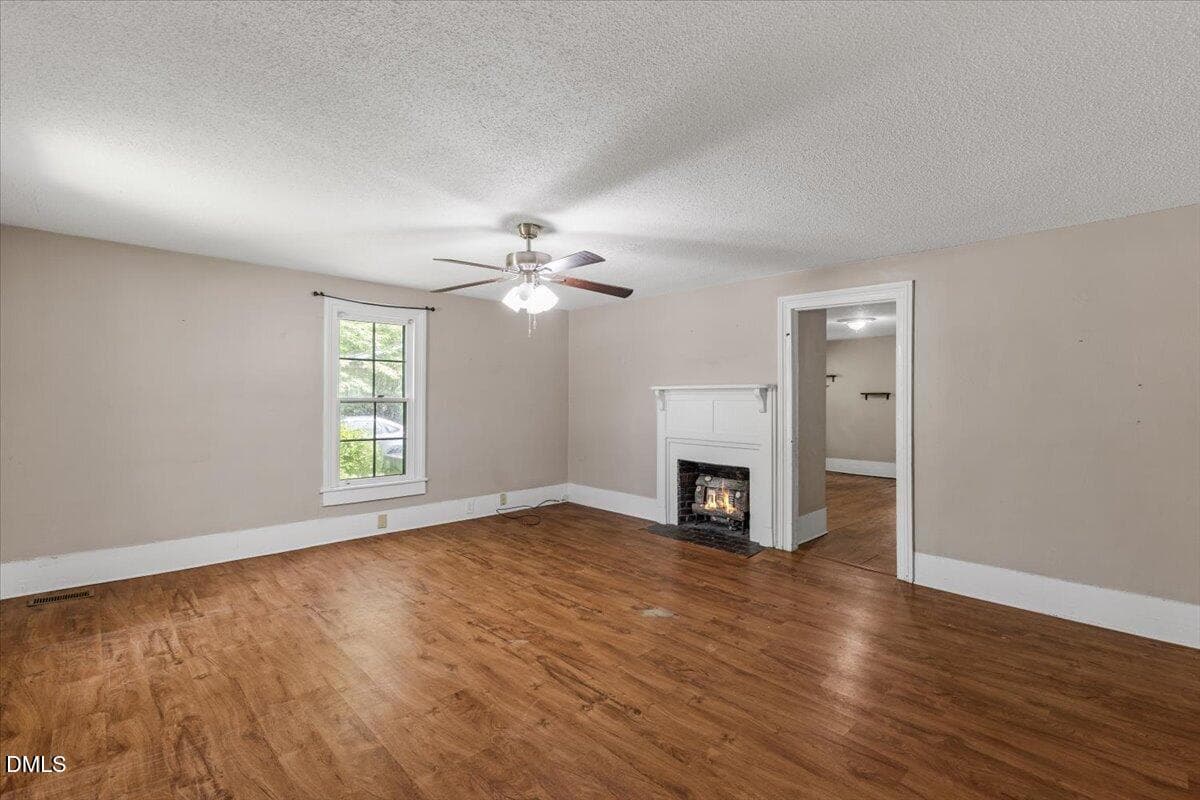08-700 N Webb St - 700 N Webb Street, Selma, NC 27576