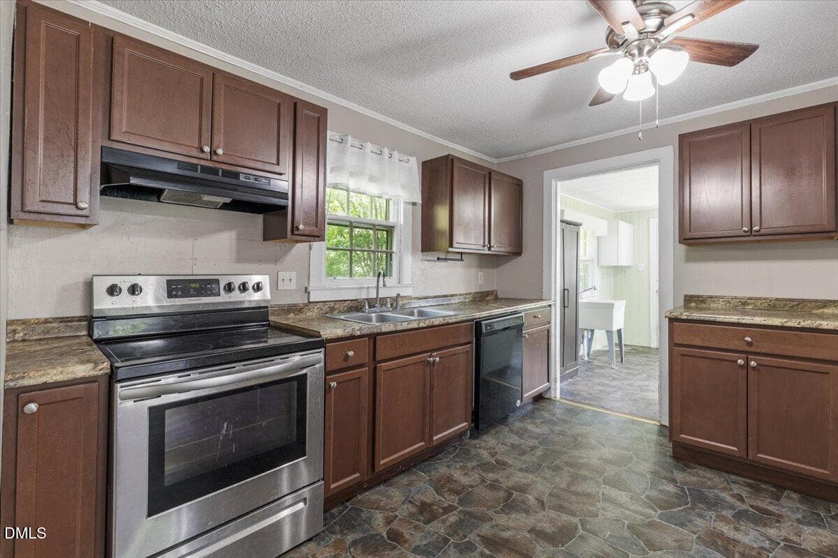 21-700 N Webb St - 700 N Webb Street, Selma, NC 27576