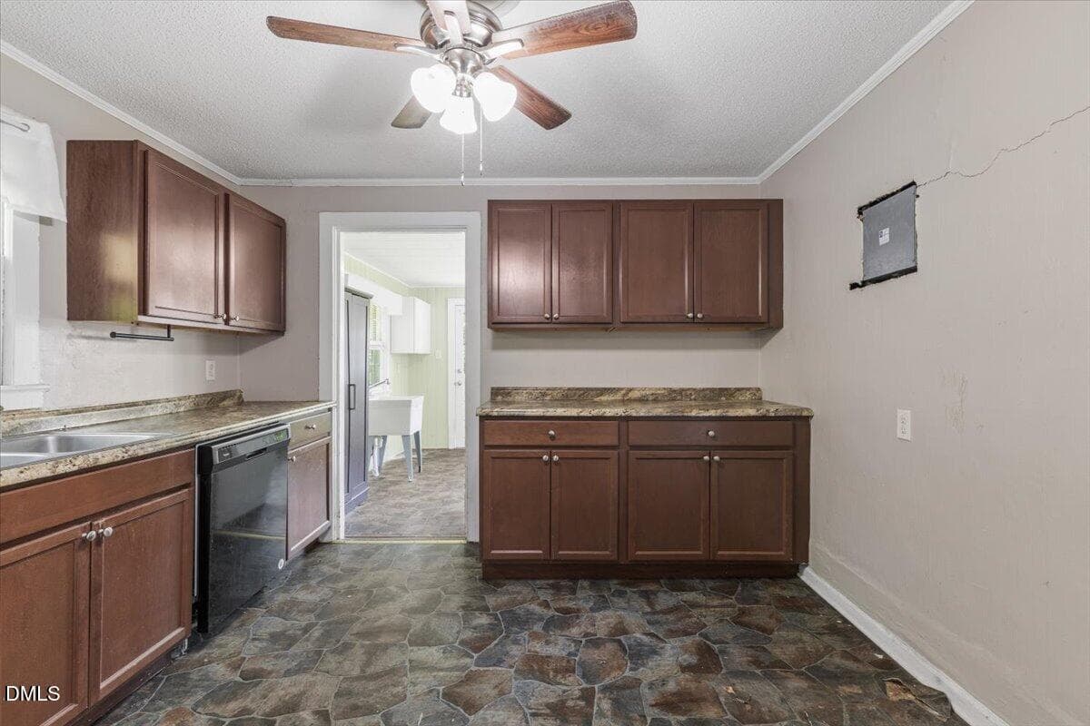 22-700 N Webb St - 700 N Webb Street, Selma, NC 27576