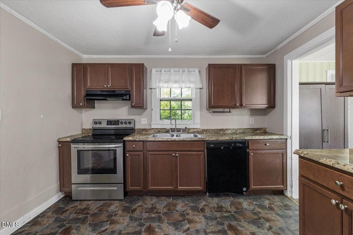 23-700 N Webb St - 700 N Webb Street, Selma, NC 27576