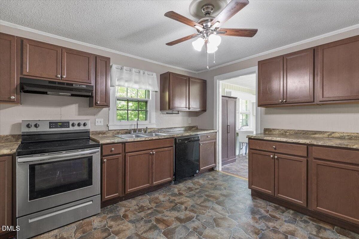 24-700 N Webb St - 700 N Webb Street, Selma, NC 27576