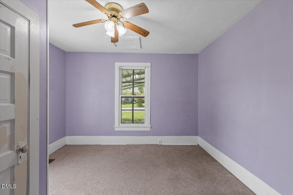 26-v - 700 N Webb Street, Selma, NC 27576