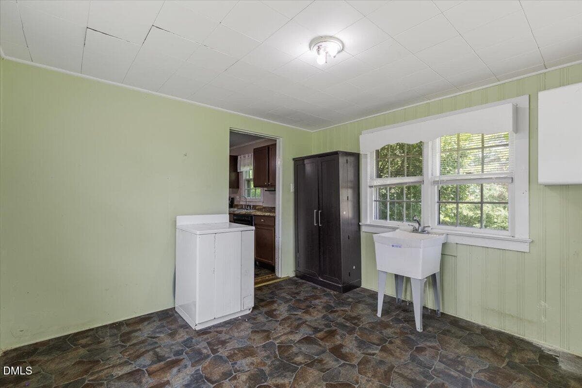 27-700 N Webb St - 700 N Webb Street, Selma, NC 27576