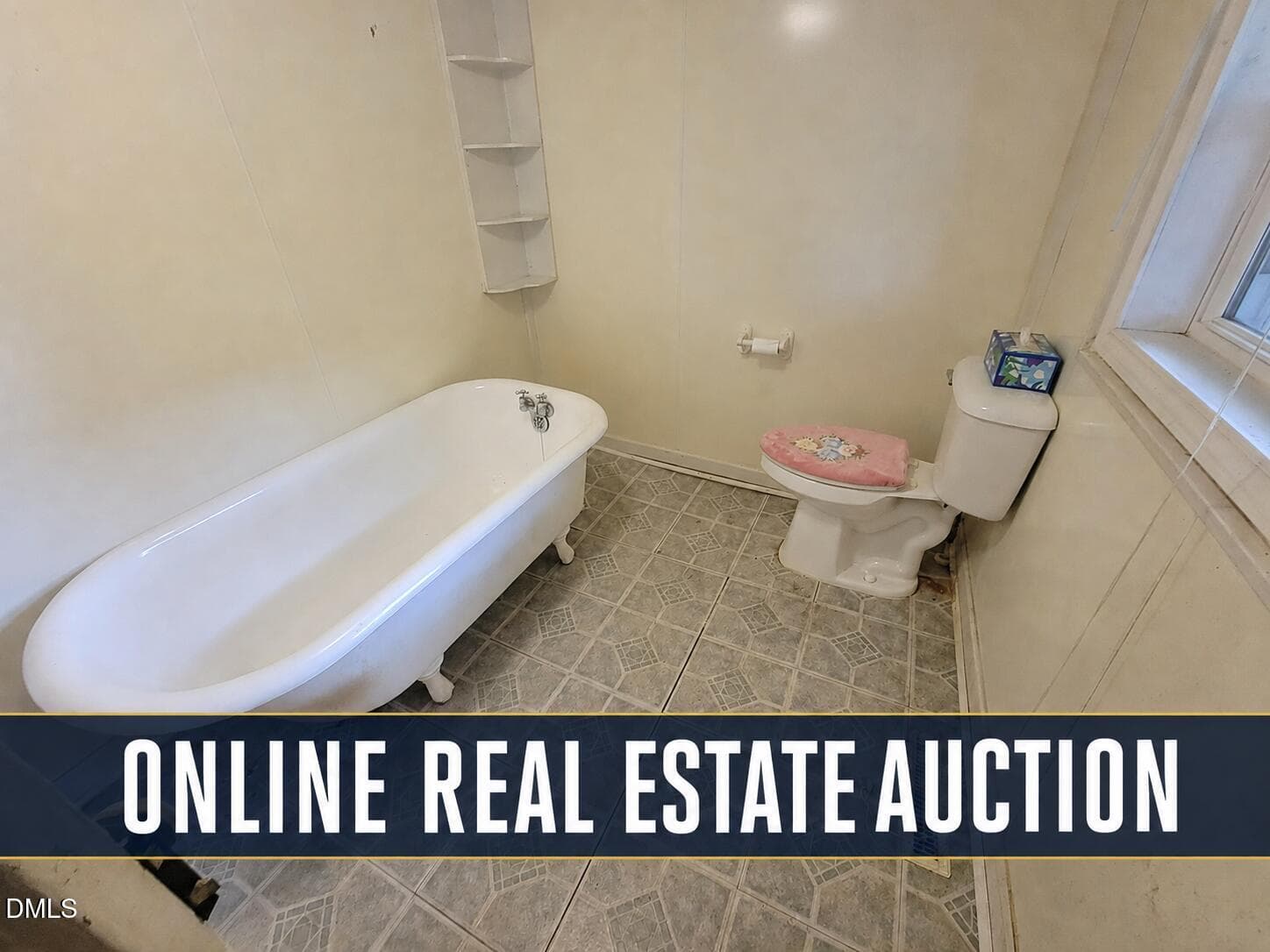 Claw Foot Tub!! - 536 Patrick Street, Eden, NC 27288, Eden