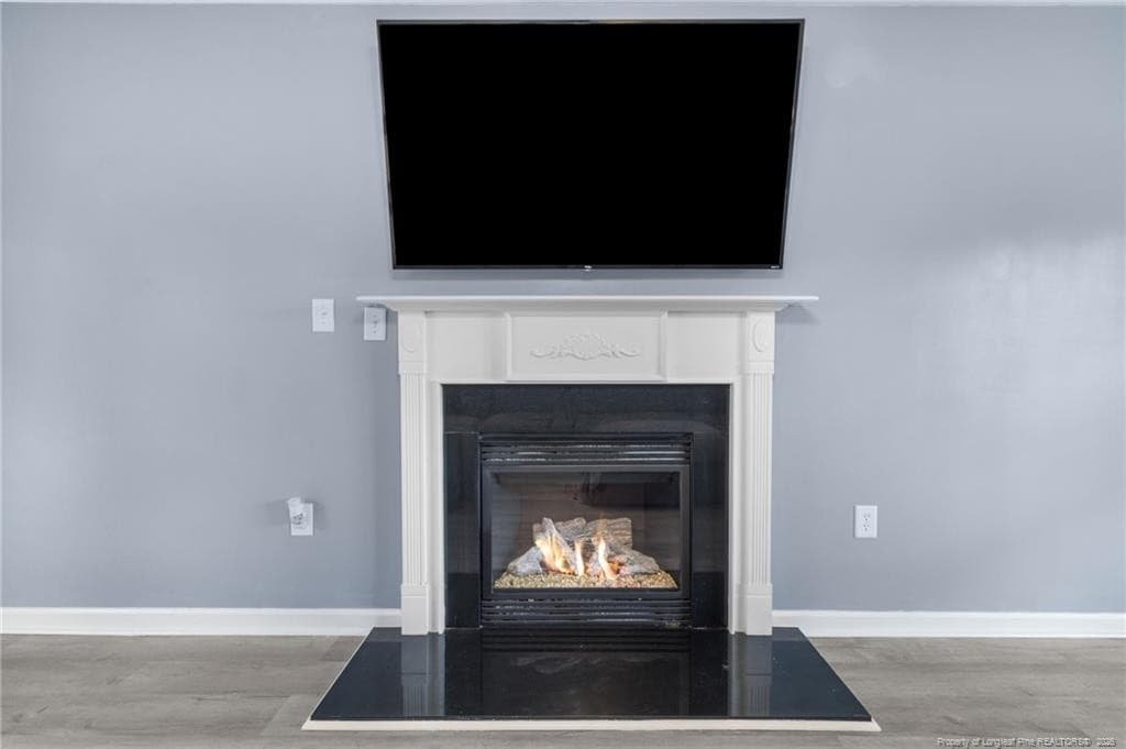 Fireplace with AI fire - 80 Chinkapin Oak Circle, Bunnlevel, NC 28323