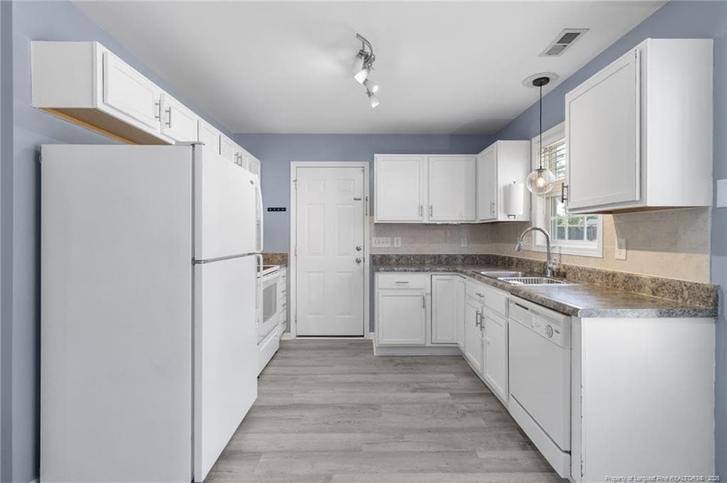 Full kitchen - 80 Chinkapin Oak Circle, Bunnlevel, NC 28323