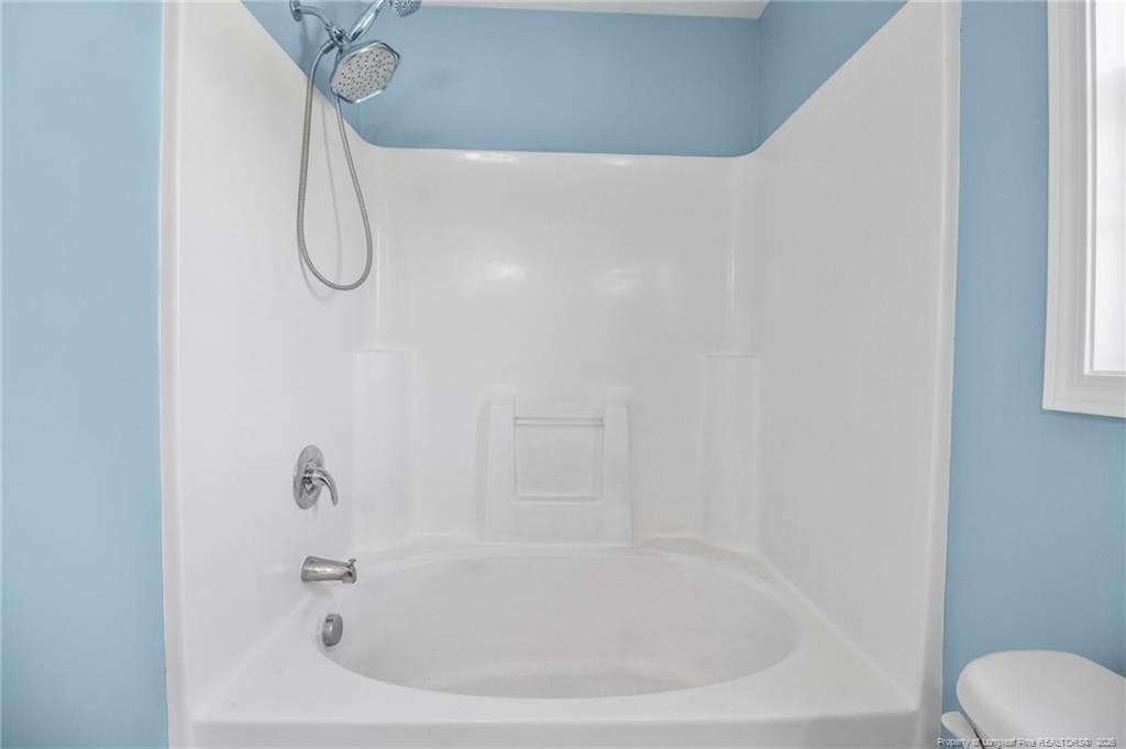 Shower and tub - 80 Chinkapin Oak Circle, Bunnlevel, NC 28323