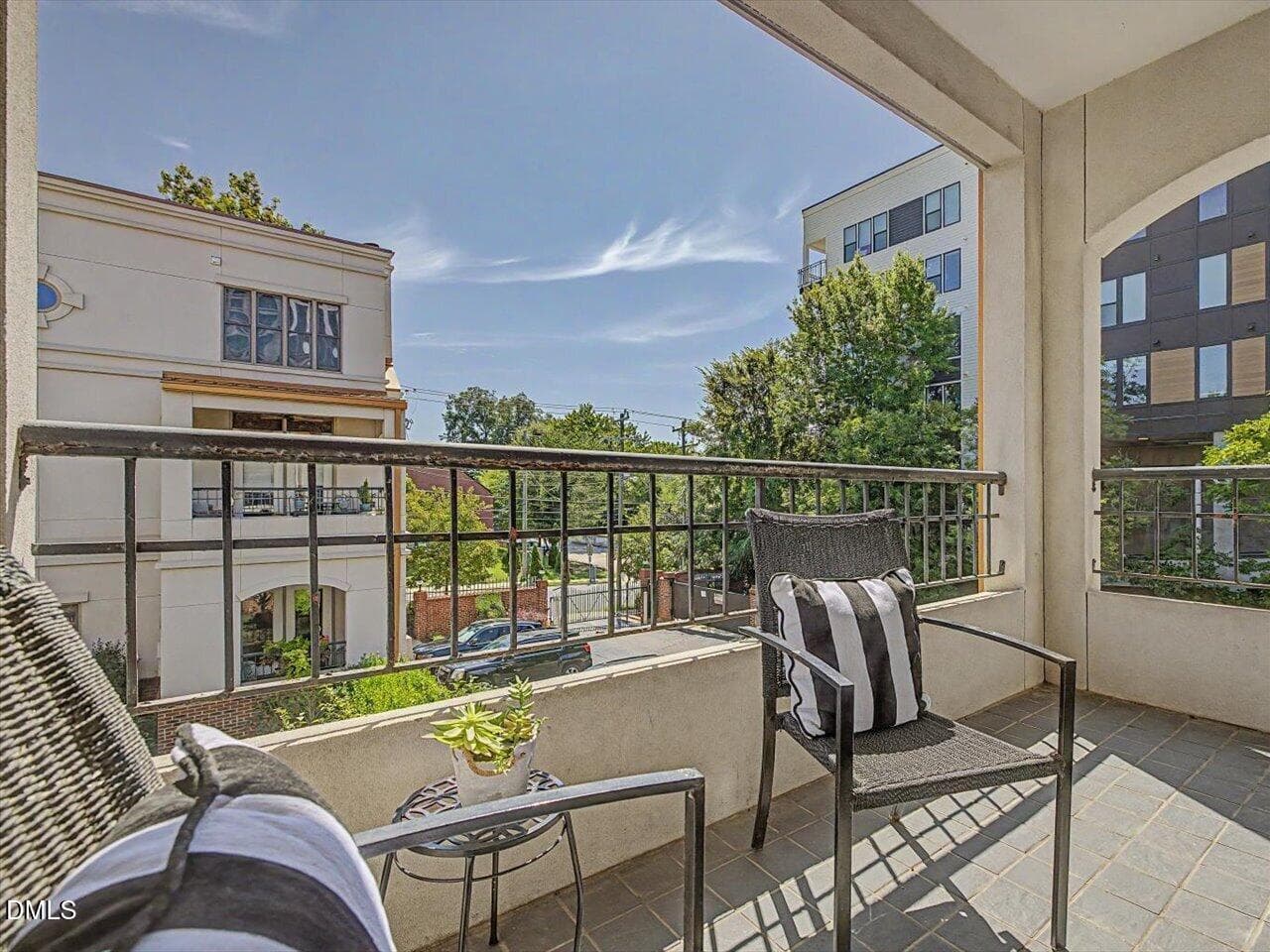 42-Covered Porch - 274 E Davie Street 274, Raleigh, NC 27601, Raleigh