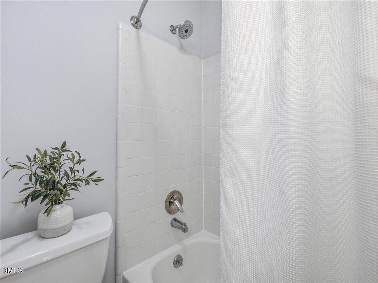 63-Attached Bath - 274 E Davie Street 274, Raleigh, NC 27601, Raleigh