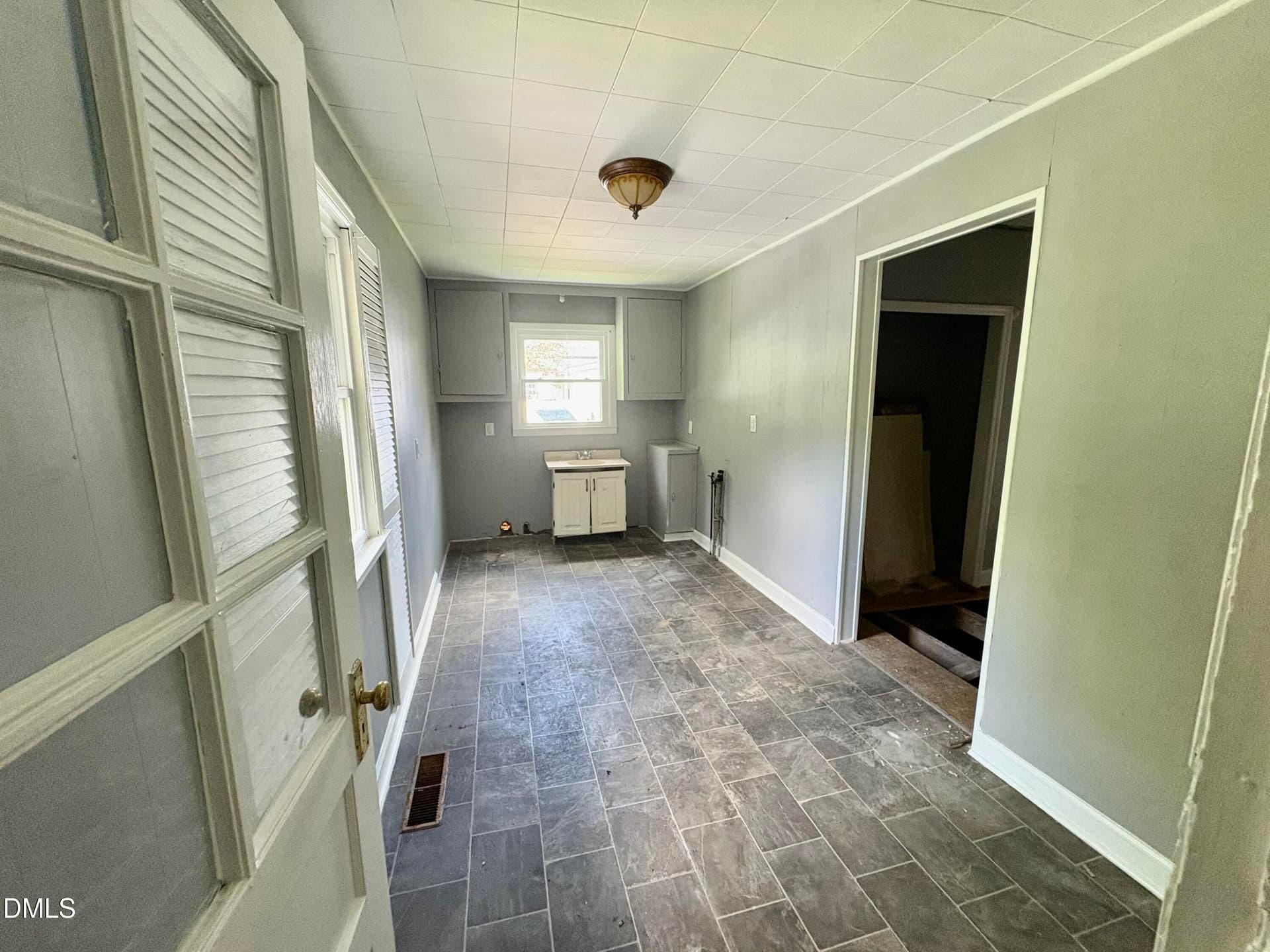 Lg mud/ utility room - 512 Raleigh Street, Oxford, NC 27565