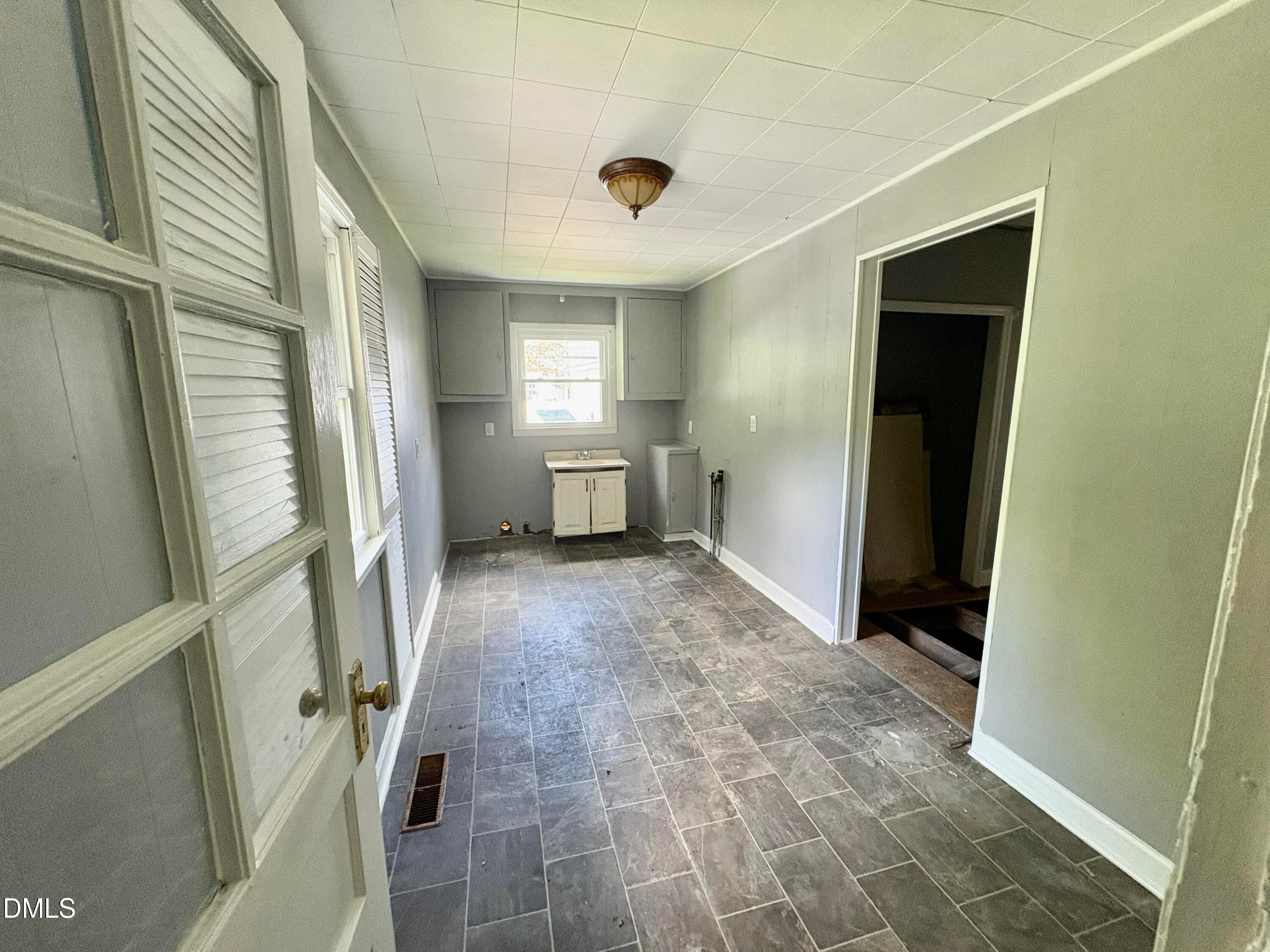 Lg mud/ utility room - 512 Raleigh Street, Oxford, NC 27565