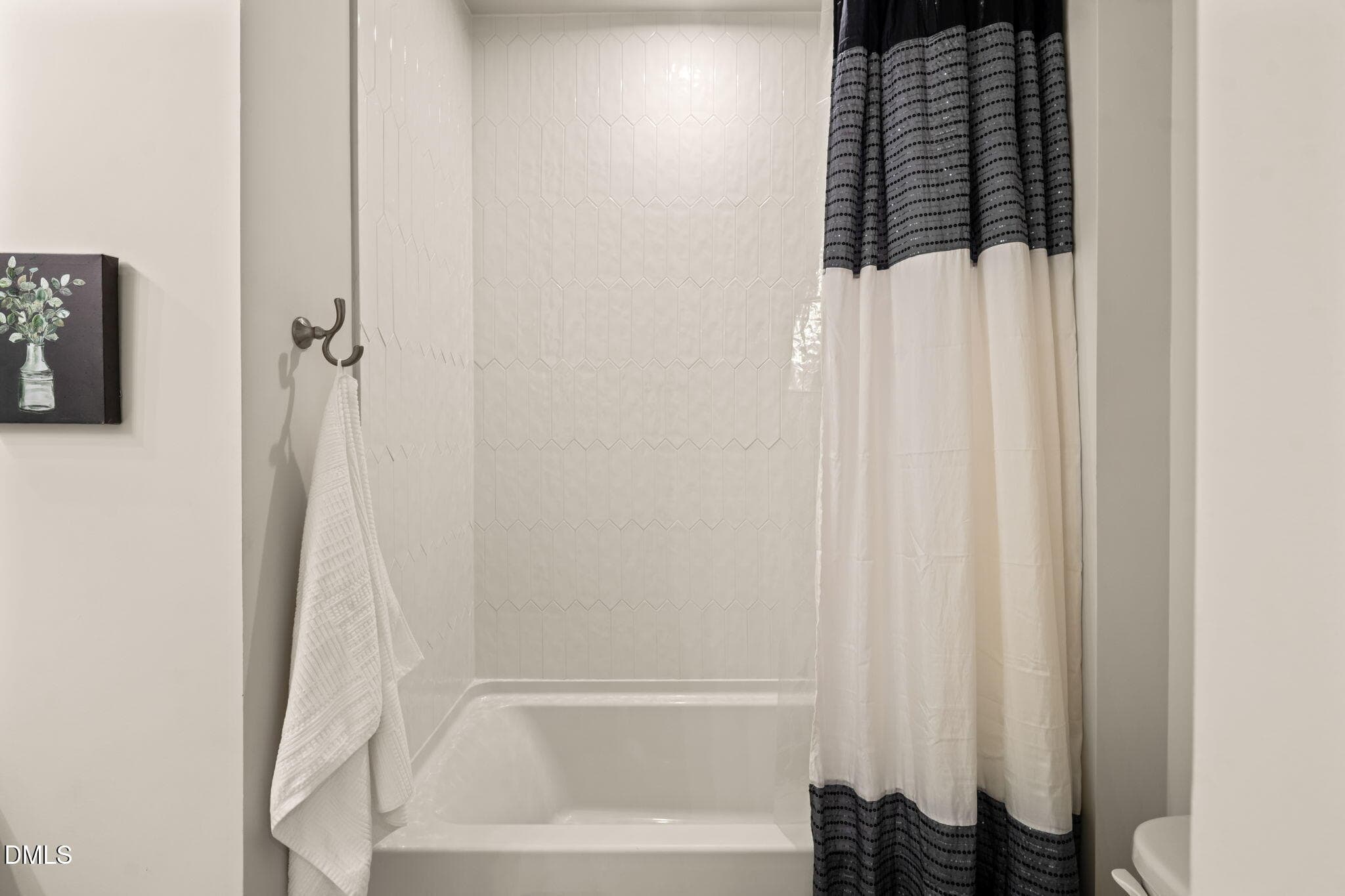 Hall Bath second floor (2) - 7900 Berry Crest Avenue, Raleigh, NC 27617, Raleigh