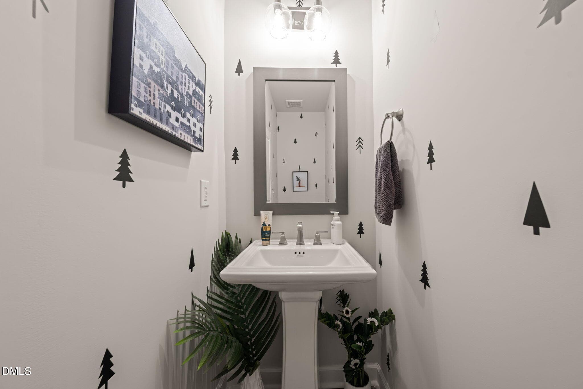 Powder room - 7900 Berry Crest Avenue, Raleigh, NC 27617, Raleigh
