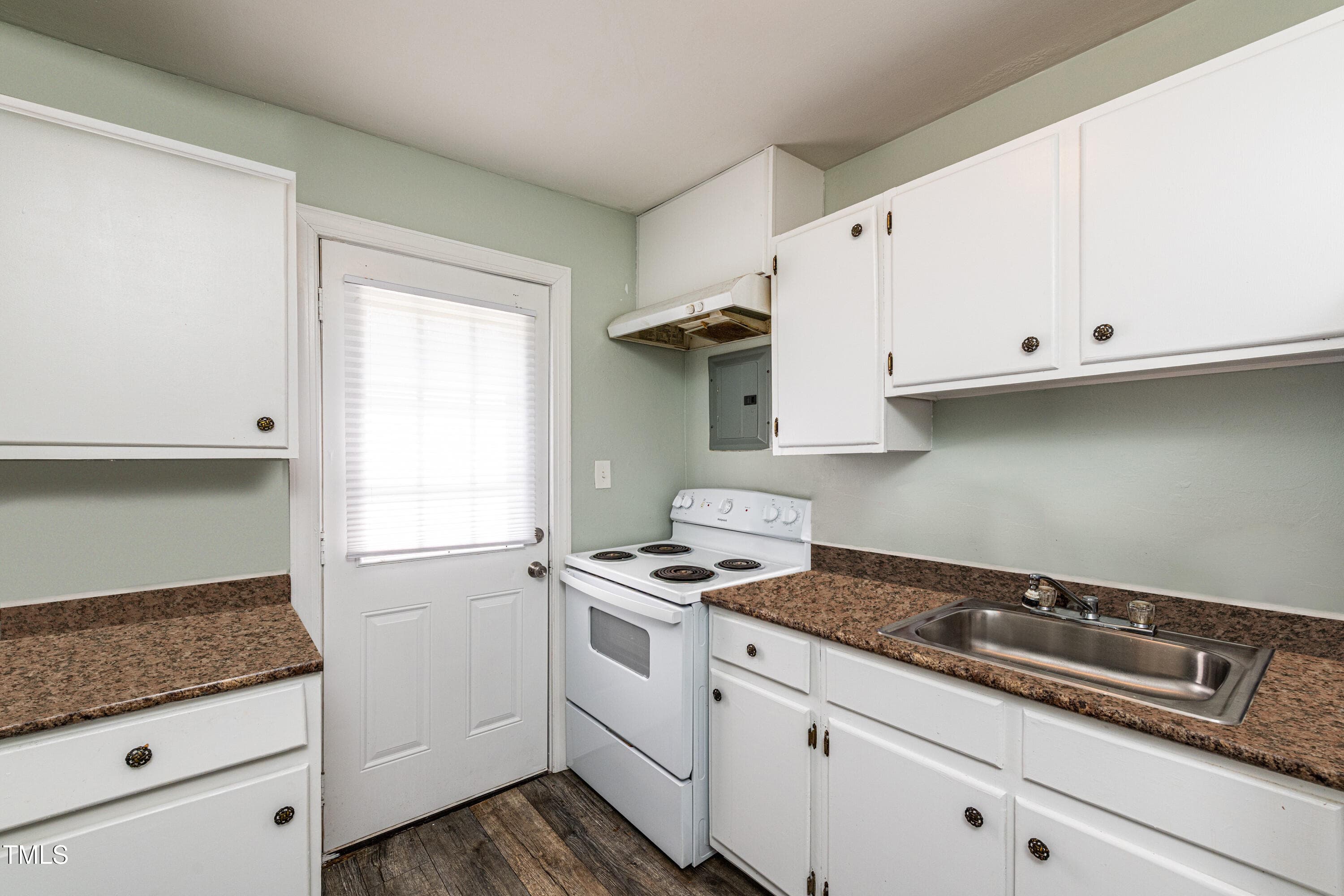 009_Kitchen - 806 Eva Street, Durham, NC 27701