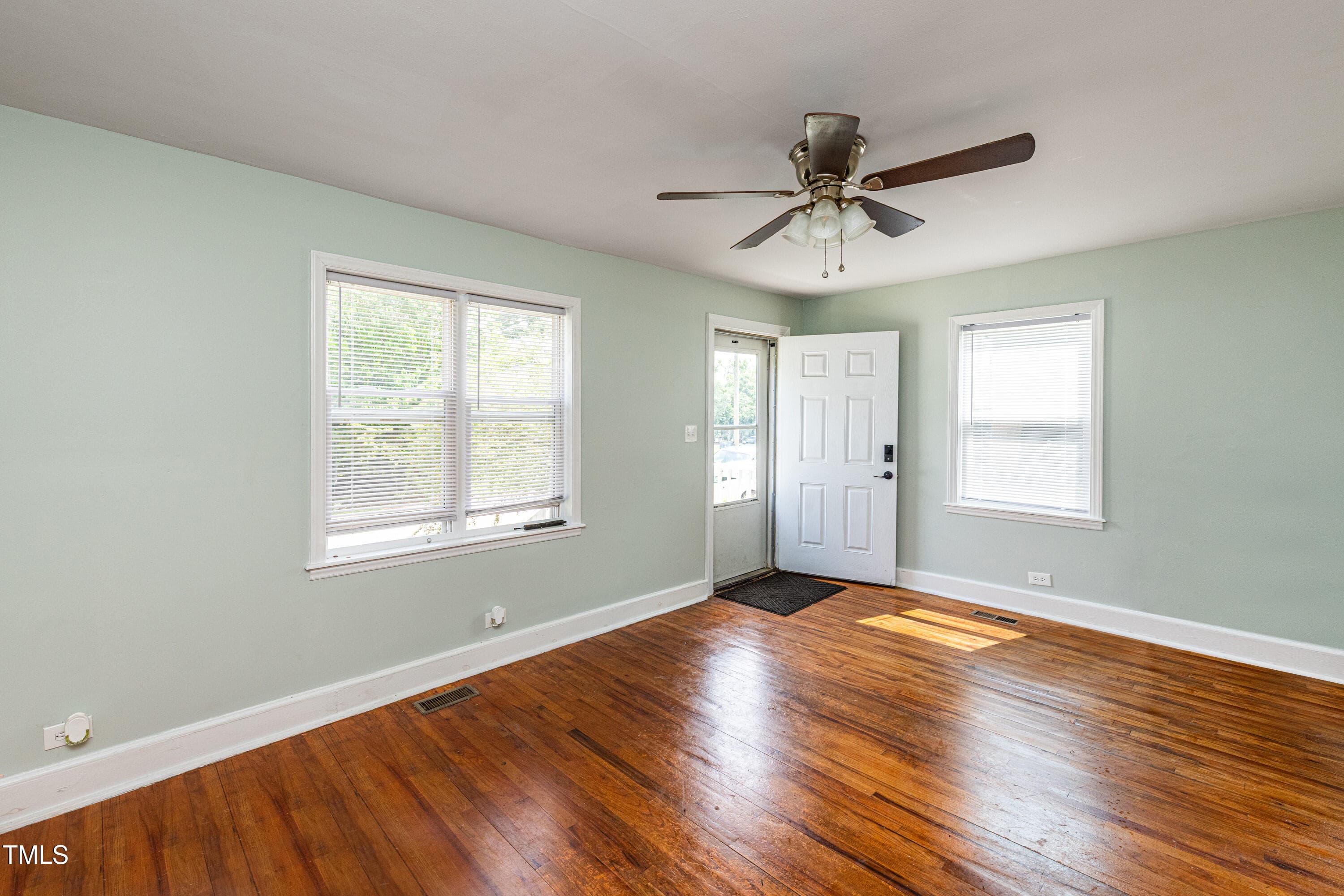 013_Family Room - 806 Eva Street, Durham, NC 27701