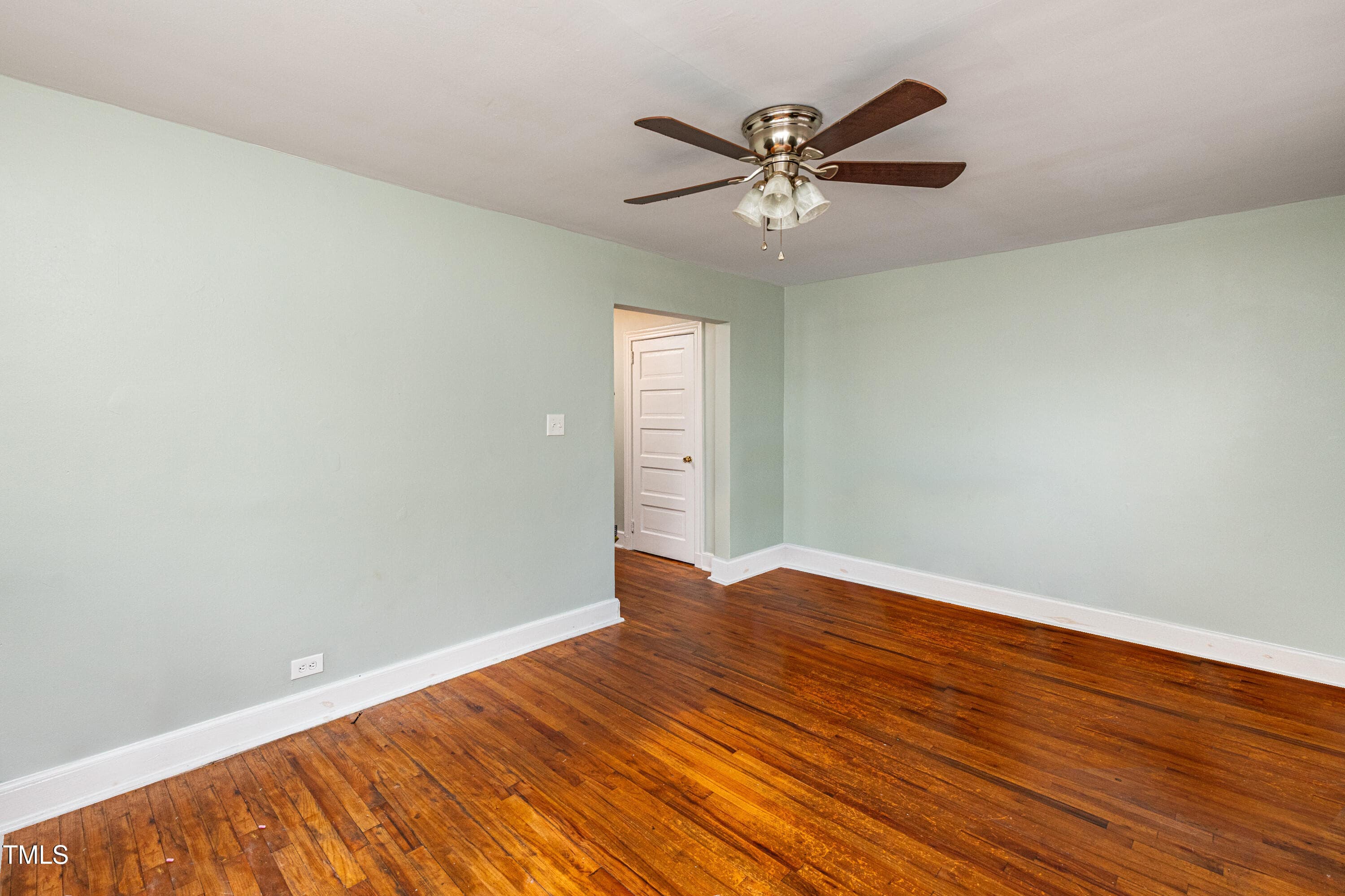015_Family Room - 806 Eva Street, Durham, NC 27701