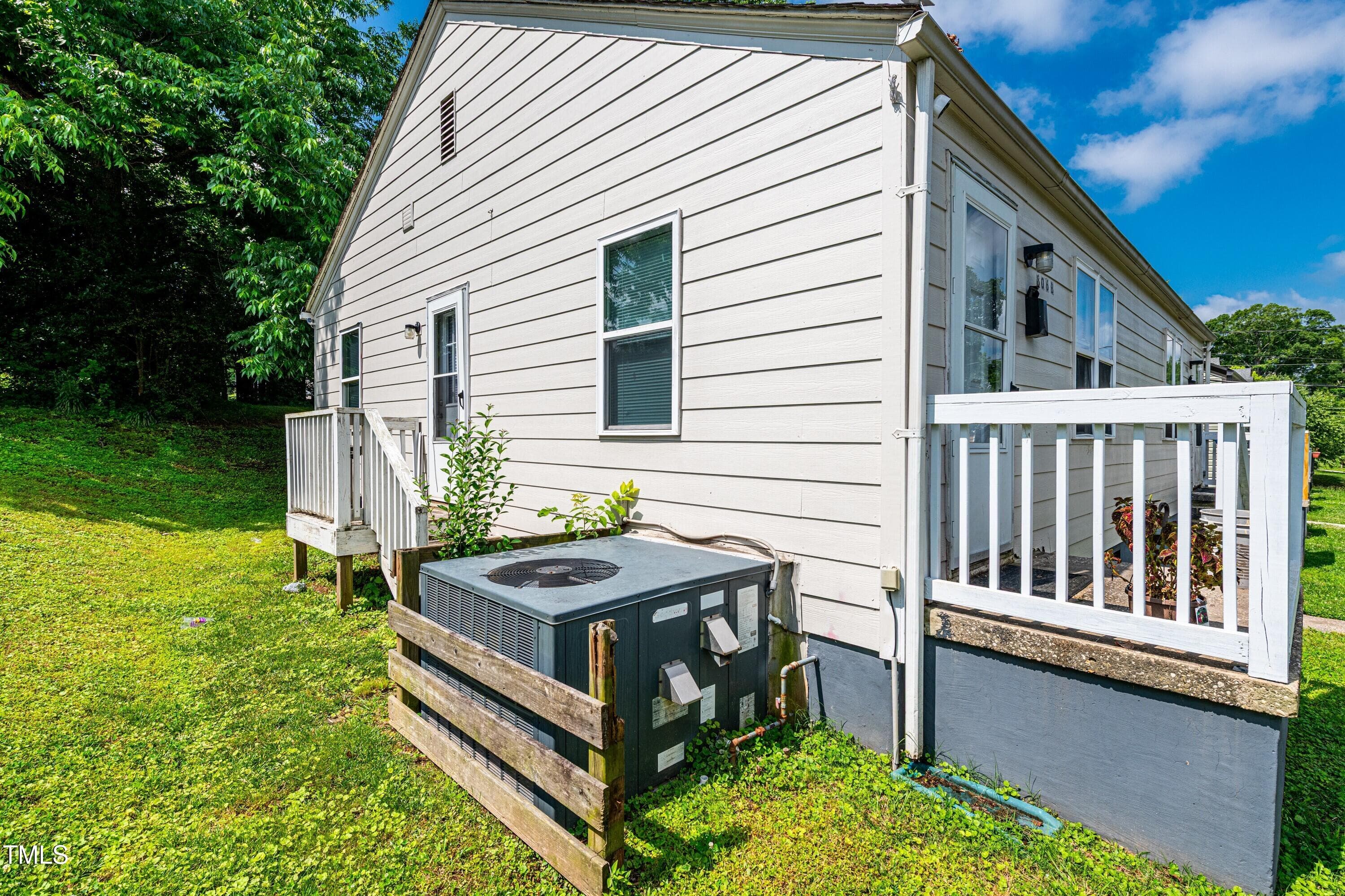 028_Unit B Side - 806 Eva Street, Durham, NC 27701