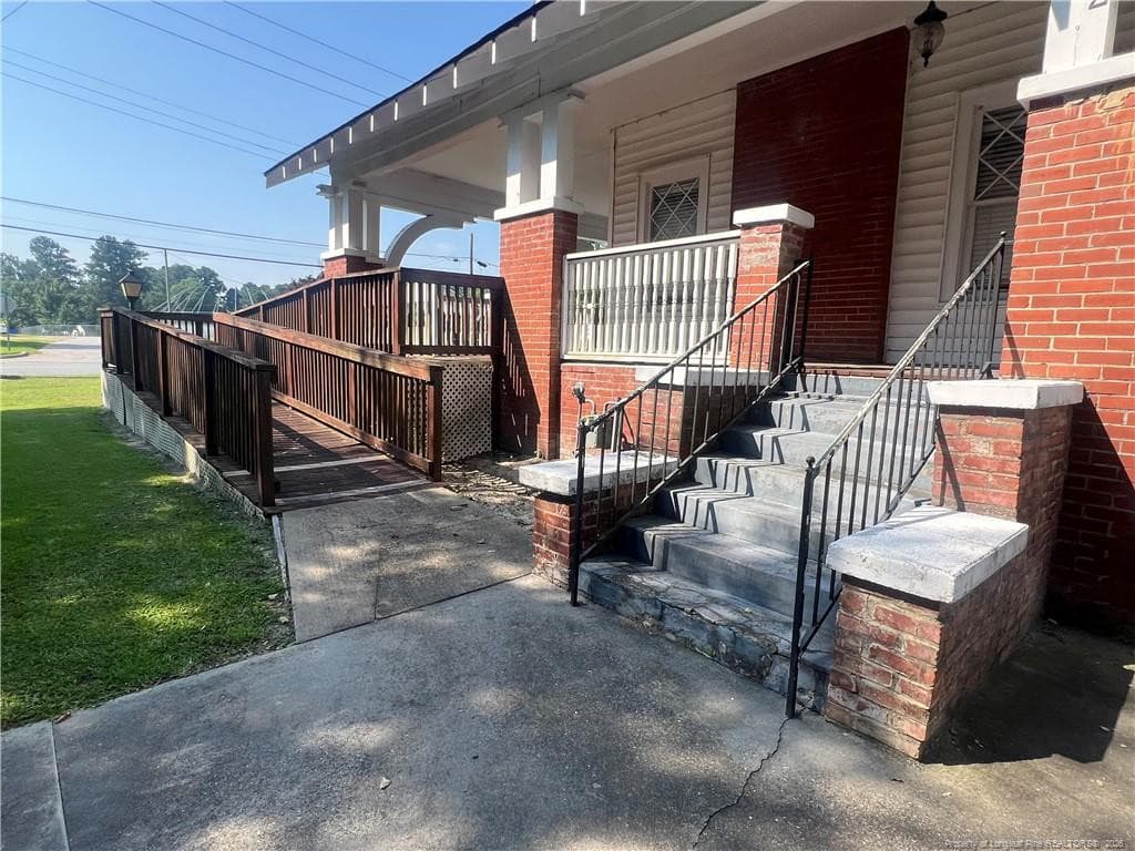 Photo 4 - 512 Sunset Avenue, Clinton, NC 28303