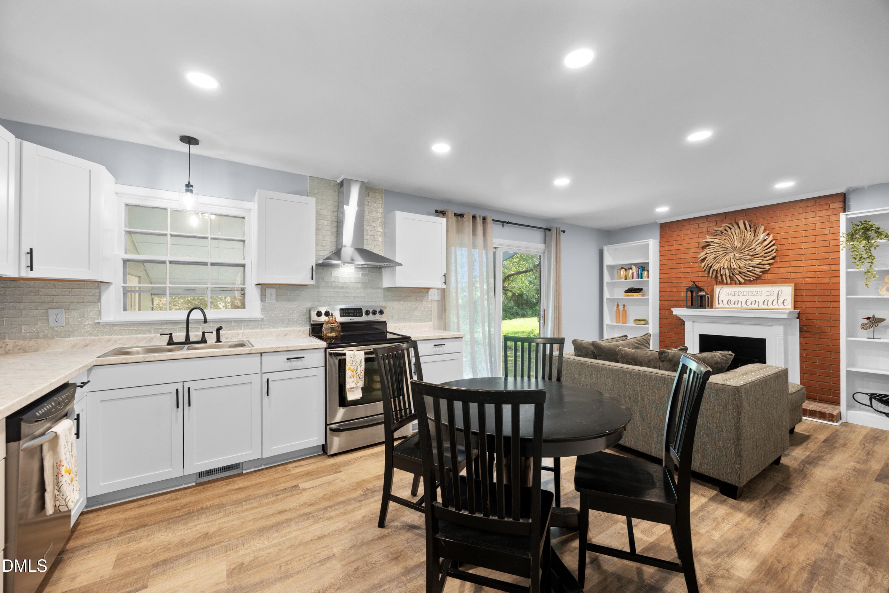 Tiled backsplash, stainless suite - 820 Greenwich Street, Raleigh, NC 27610, Raleigh