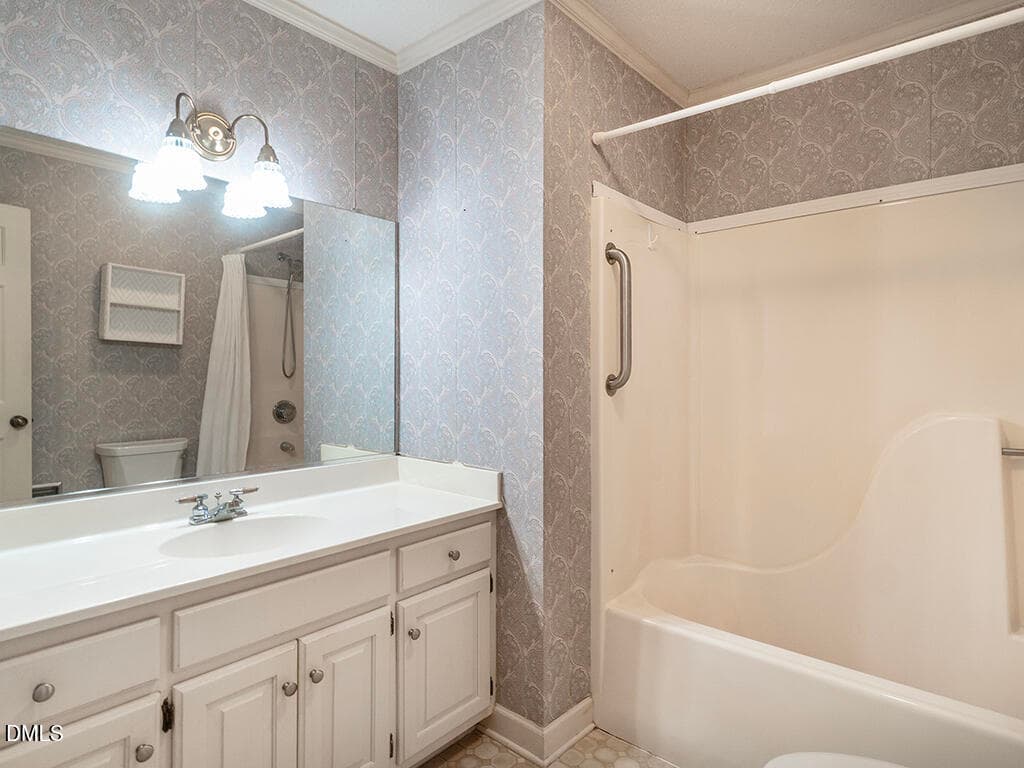 33 1020_BrookviewDr Hallbath_MLS - 1020 Brookview Drive, Elon, NC 27244, Elon