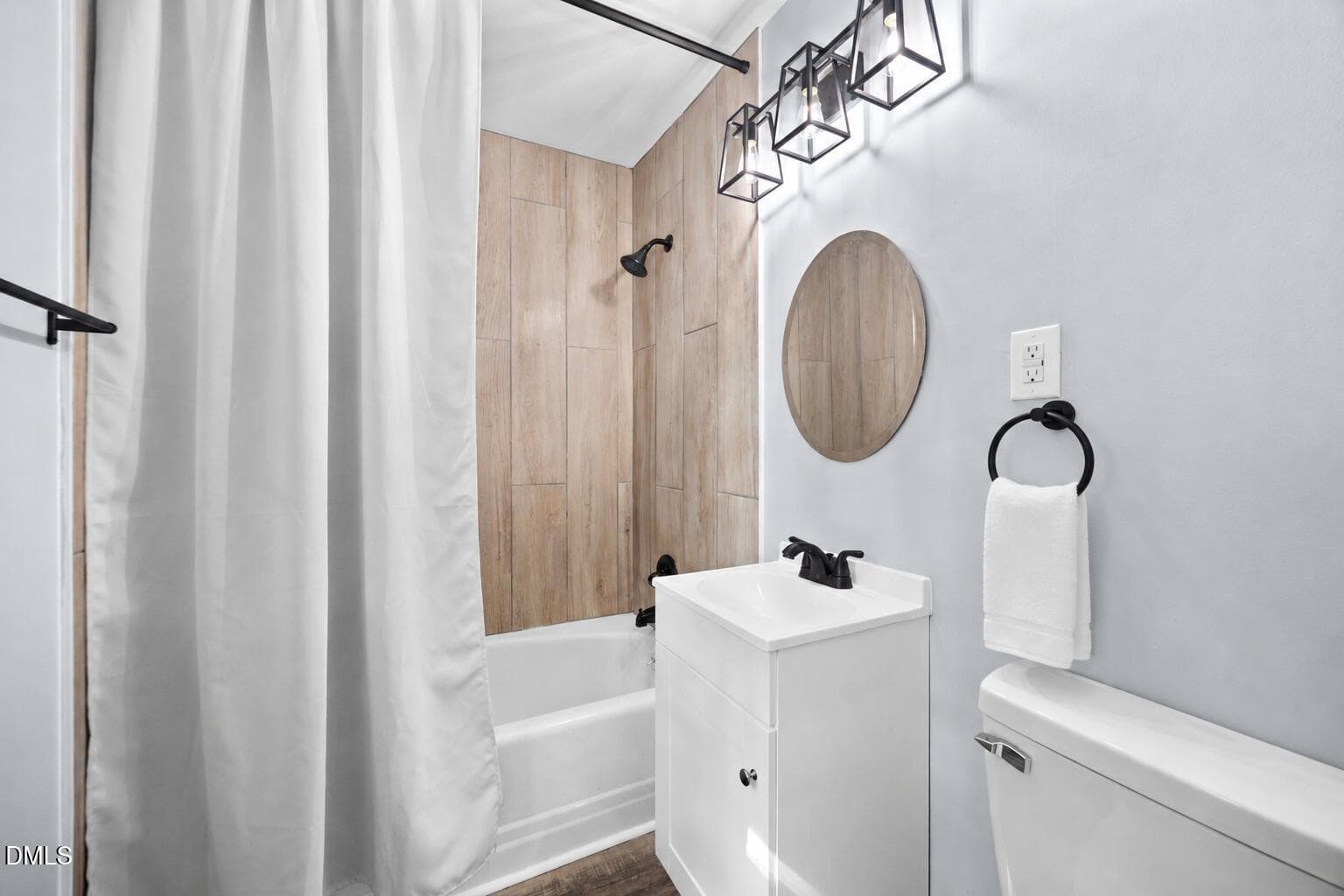 En Suite Bathroom - 820 Greenwich Street, Raleigh, NC 27610, Raleigh