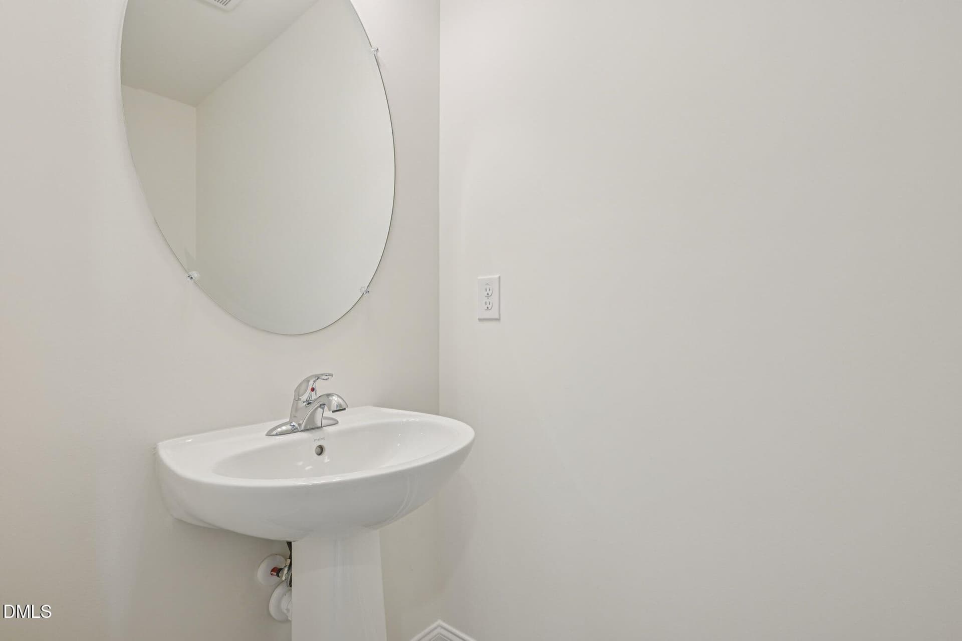 24-web-or-mls-Kensley Grv Ln-2406-024 - 658 Sefton Park Drive, Zebulon, NC 27597