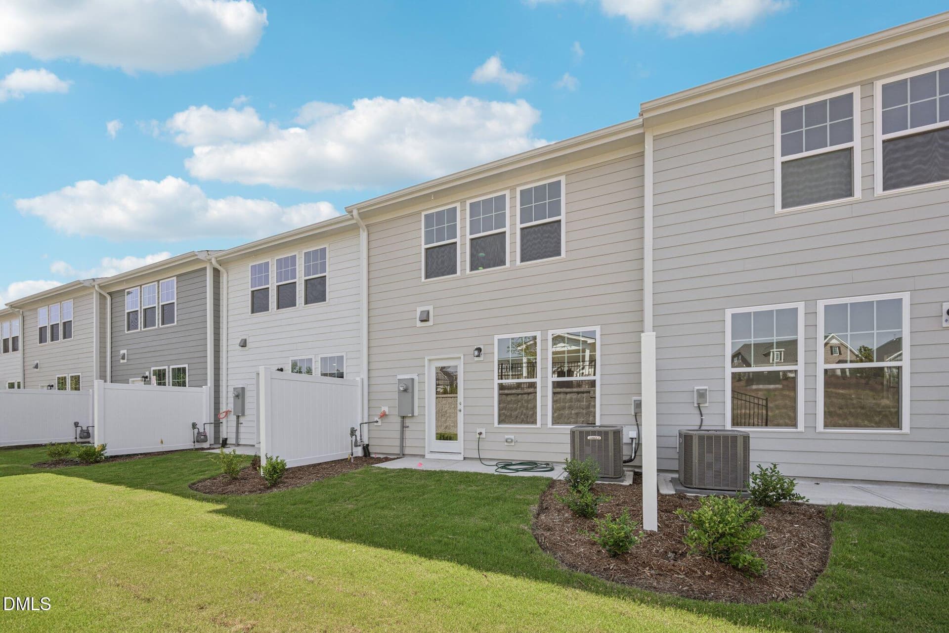 41-web-or-mls-Kensley Grv Ln-2406-041 - 658 Sefton Park Drive, Zebulon, NC 27597