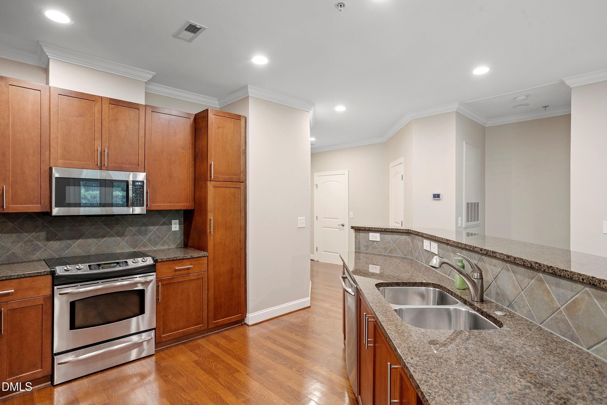 15-2000 Southpoint Landing Way [3309473] - 2000 Southpoint Landing Way 2101, Durham, NC 27707, Durham