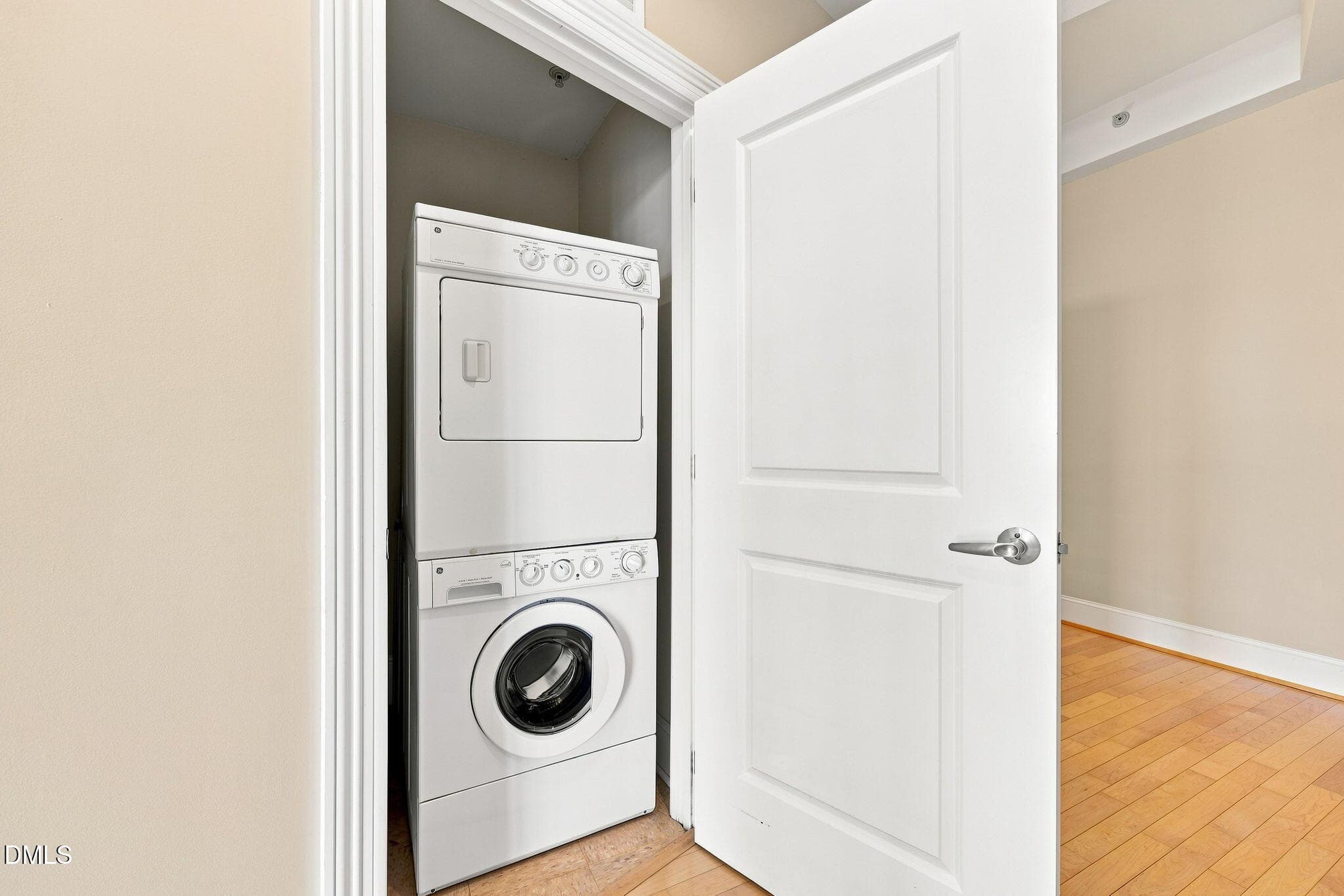 wash/dry - stack - 400 W North Street 826, Raleigh, NC 27603, Raleigh