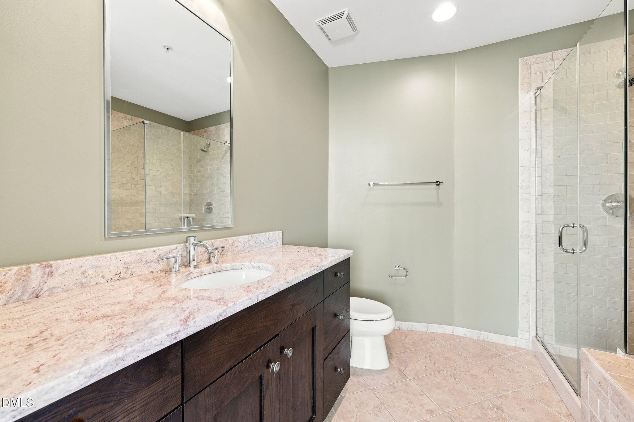 On suite bath - 400 W North Street 826, Raleigh, NC 27603, Raleigh
