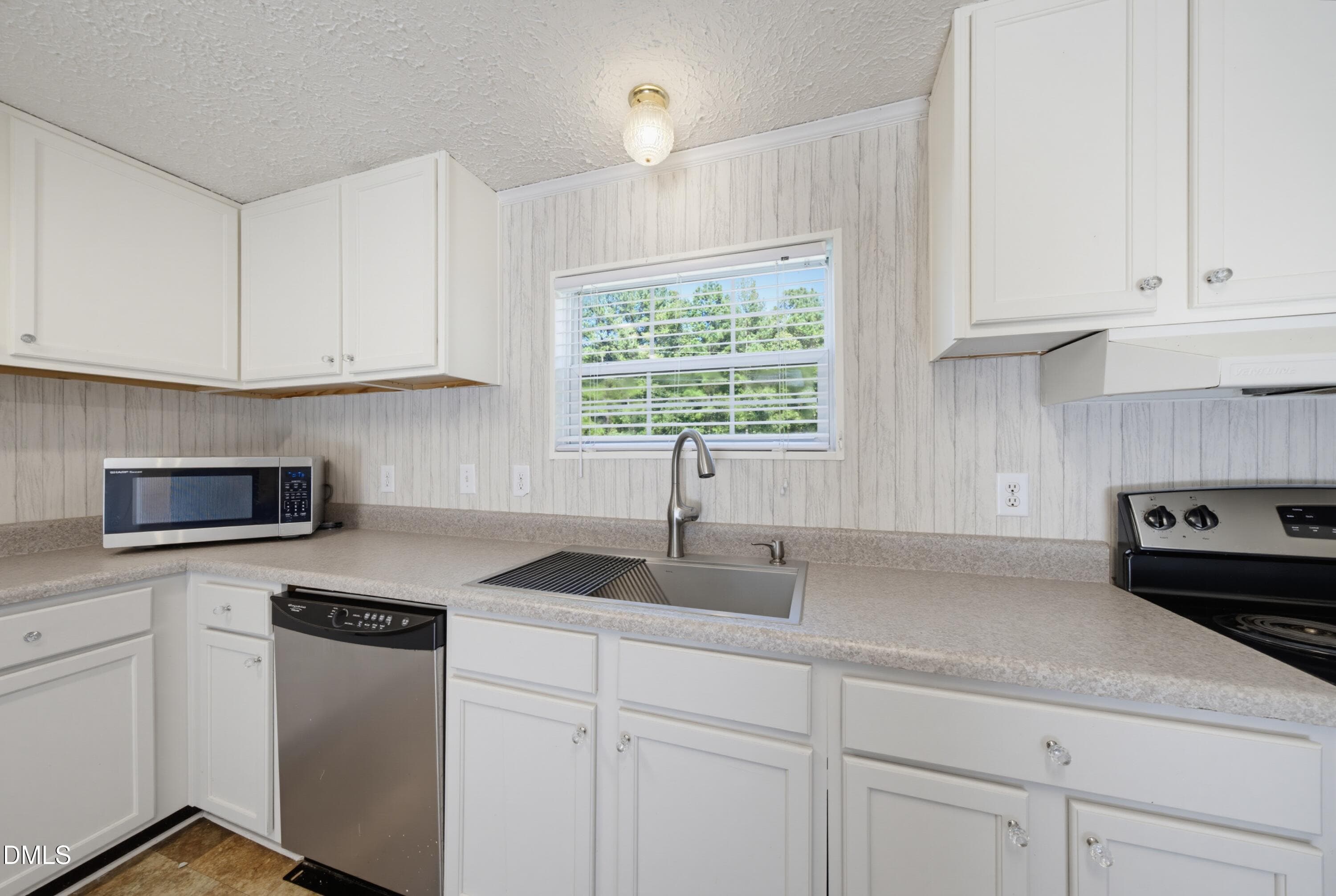 kitchen sink - 523 County Line Road, Manson, NC 27553