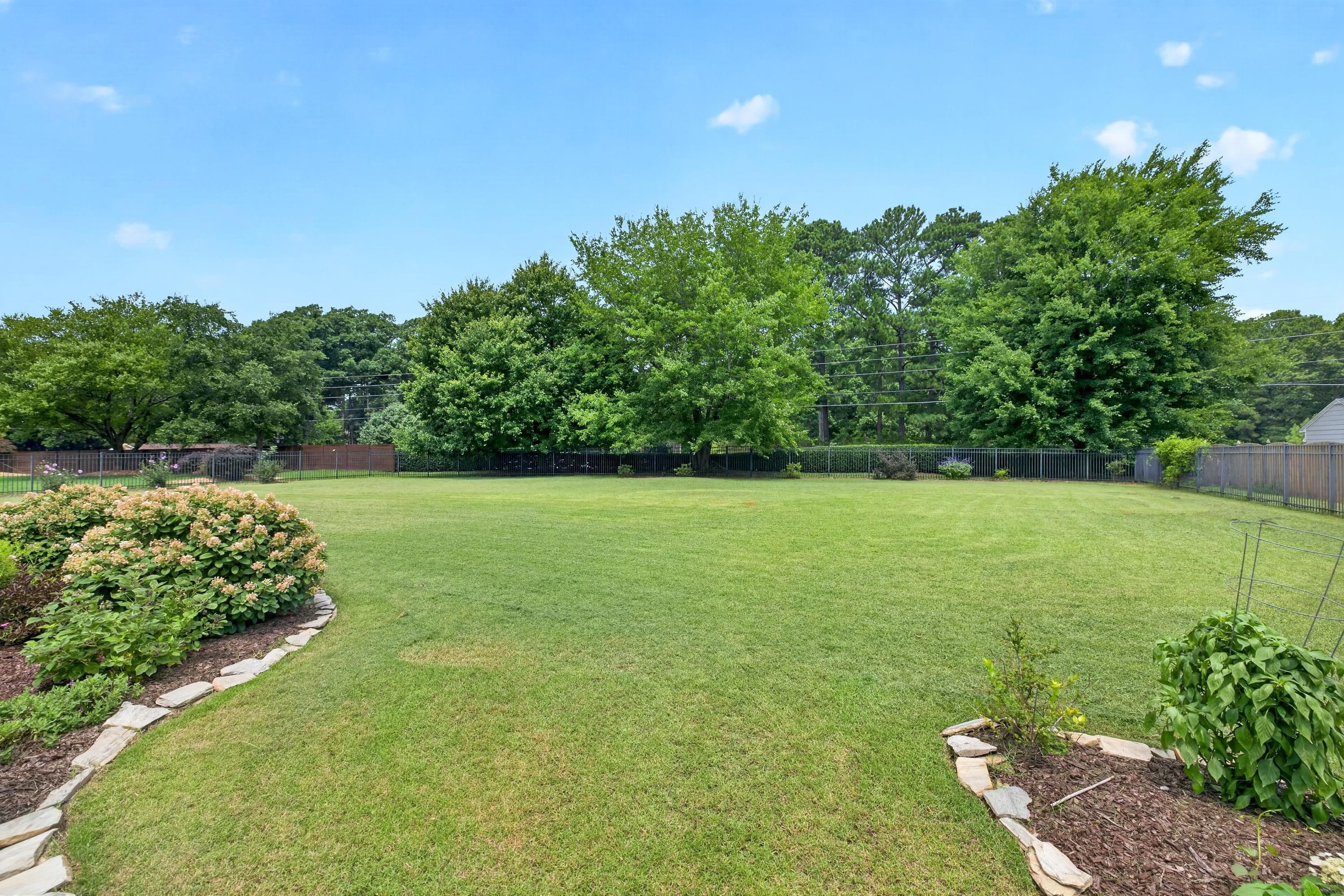 Spacious and private from trees - 3024 Whitehart Lane, Raleigh, NC 27606, Raleigh