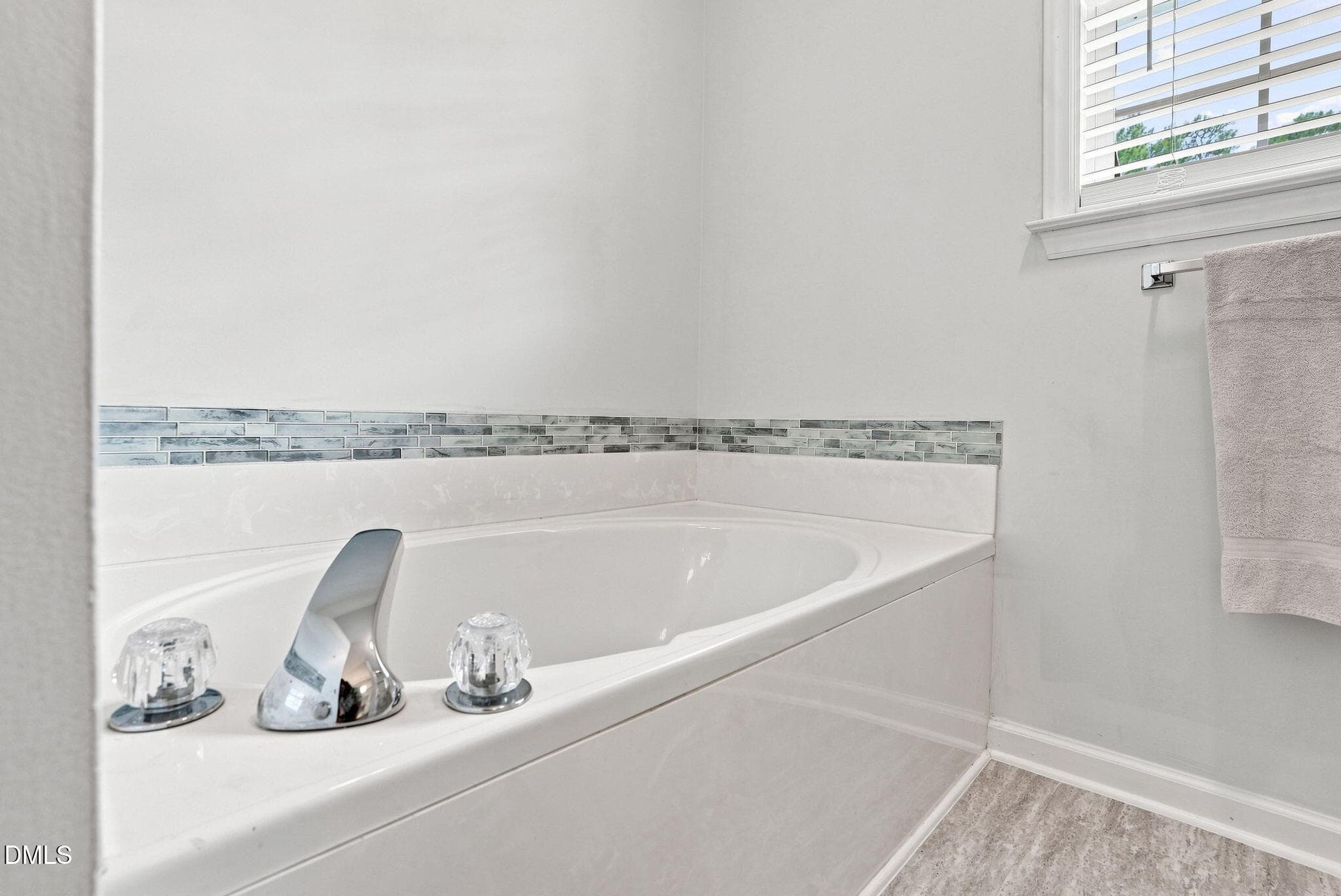 Soaking Tub - 8308 Neuse Rapids Road, Raleigh, NC 27616, Raleigh