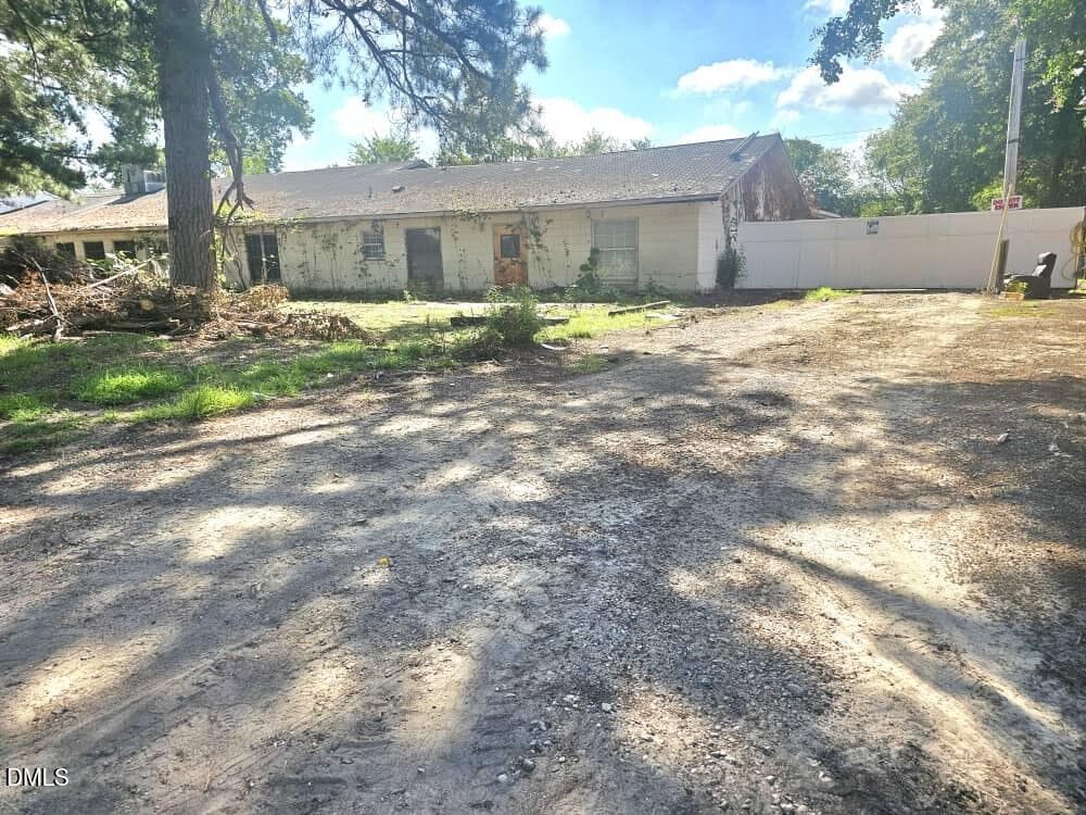 310 Dr M L King Jr Ave Enfield Driveway - 310 N Dr M L King Jr Avenue, Enfield, NC 27823