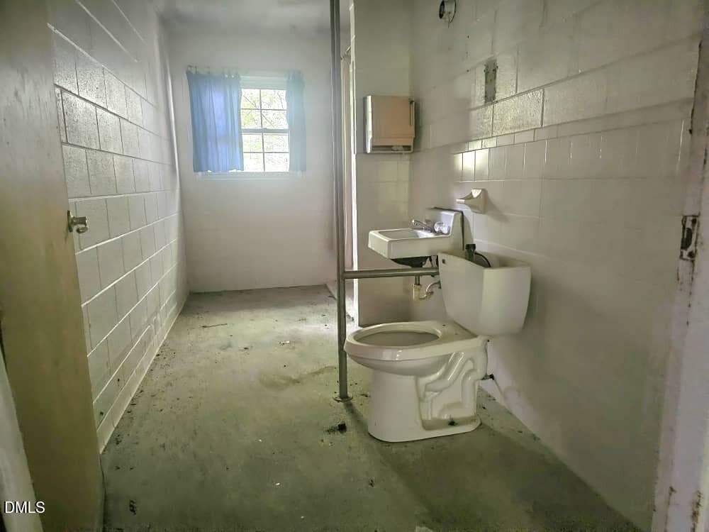 310 Dr M L King Jr Ave Enfield Bathroom - 310 N Dr M L King Jr Avenue, Enfield, NC 27823