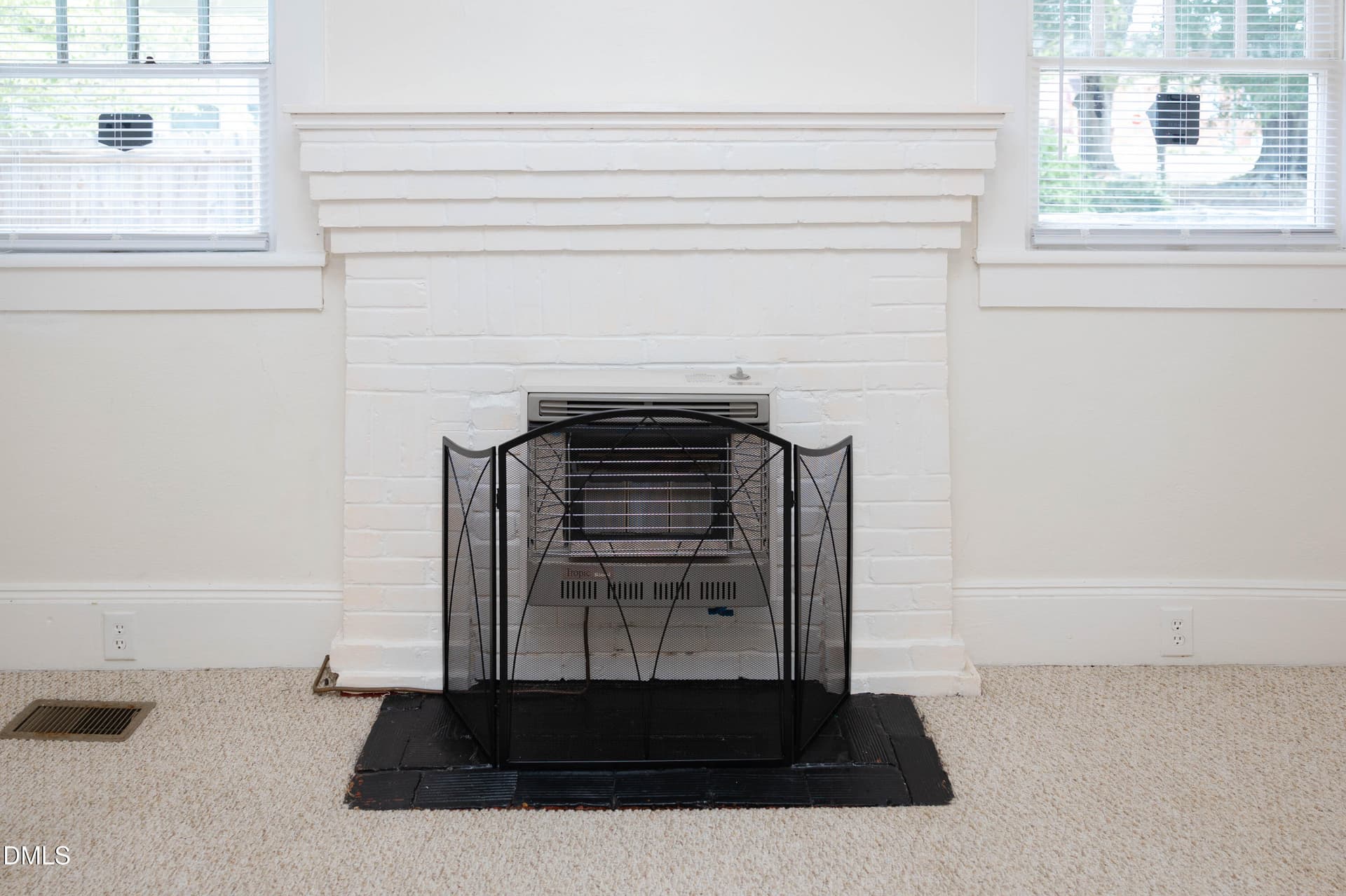 Living Room - 706 S Magnolia, Dunn, NC 28334