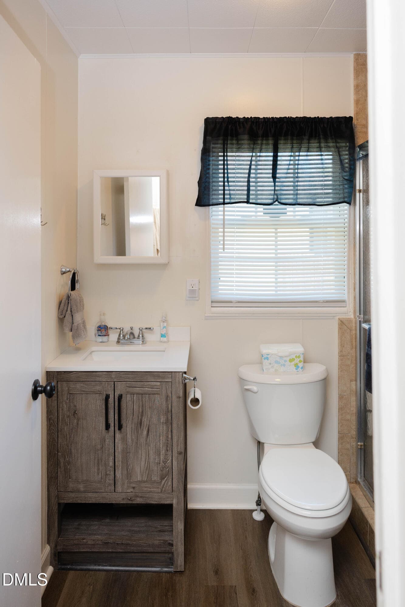 bath - 706 S Magnolia, Dunn, NC 28334
