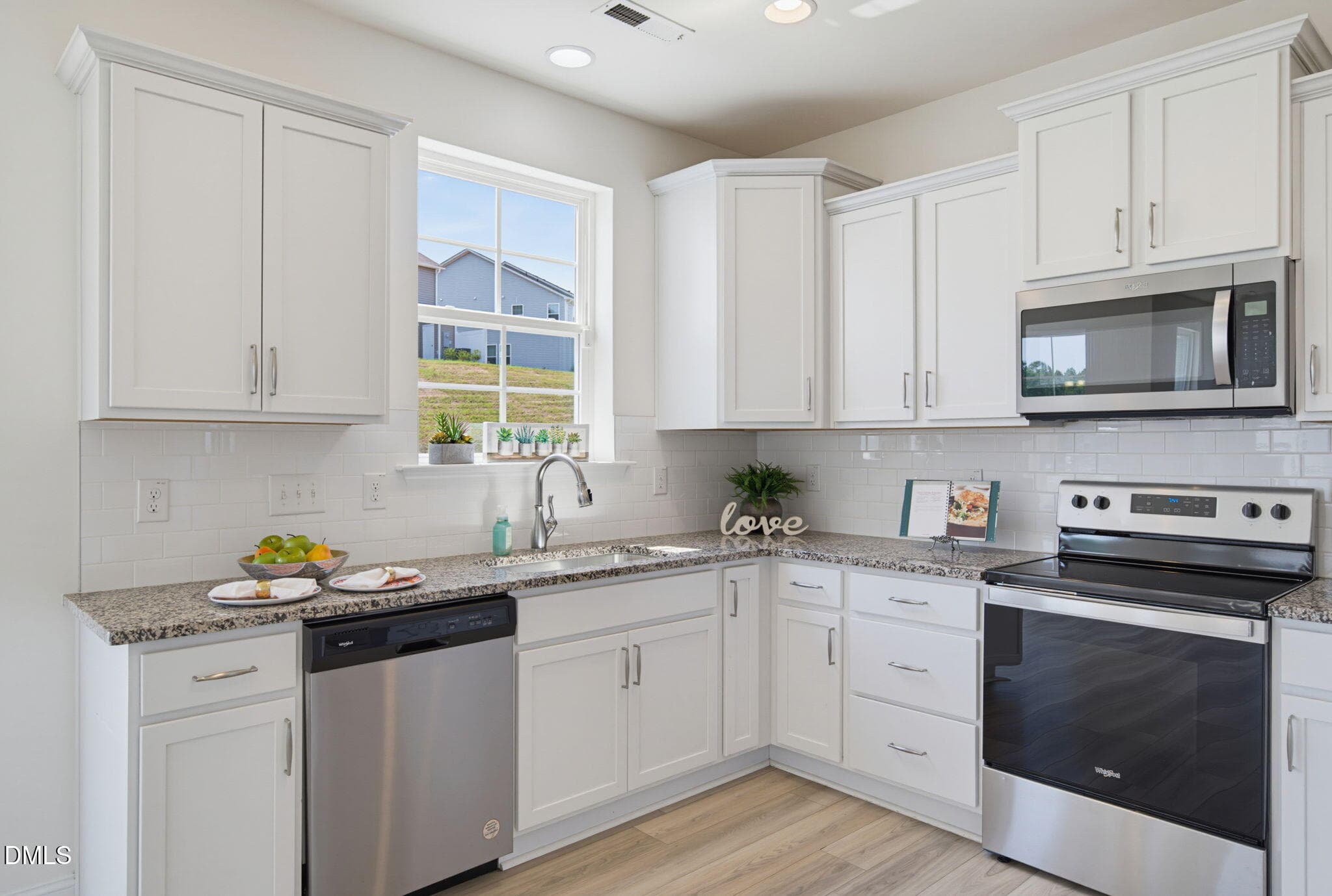 Bright Kitchen - 1268 Sidney Creek Drive, Zebulon, NC 27597, Zebulon