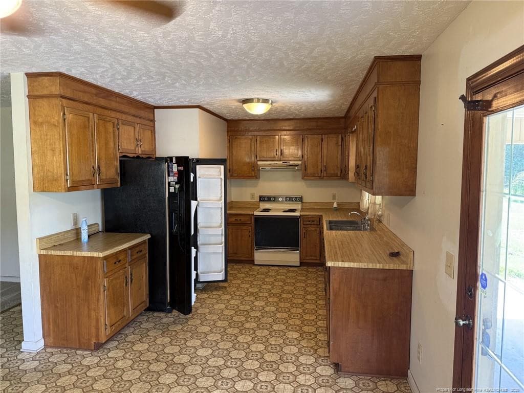 Photo 4 - 1952 Bee Gee Road, Lumberton, NC 28358