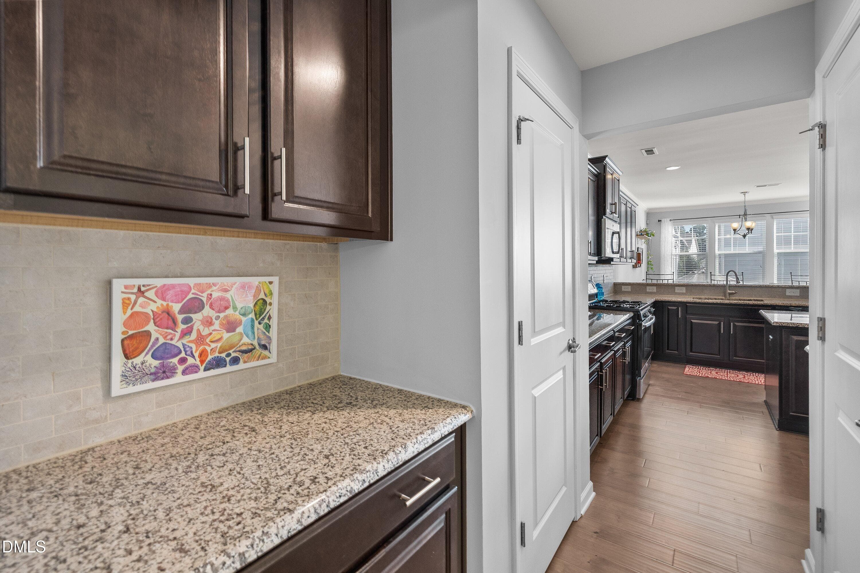 Butlers pantry - 1005 Woodland Grove Way, Wake Forest, NC 27587, Wake Forest