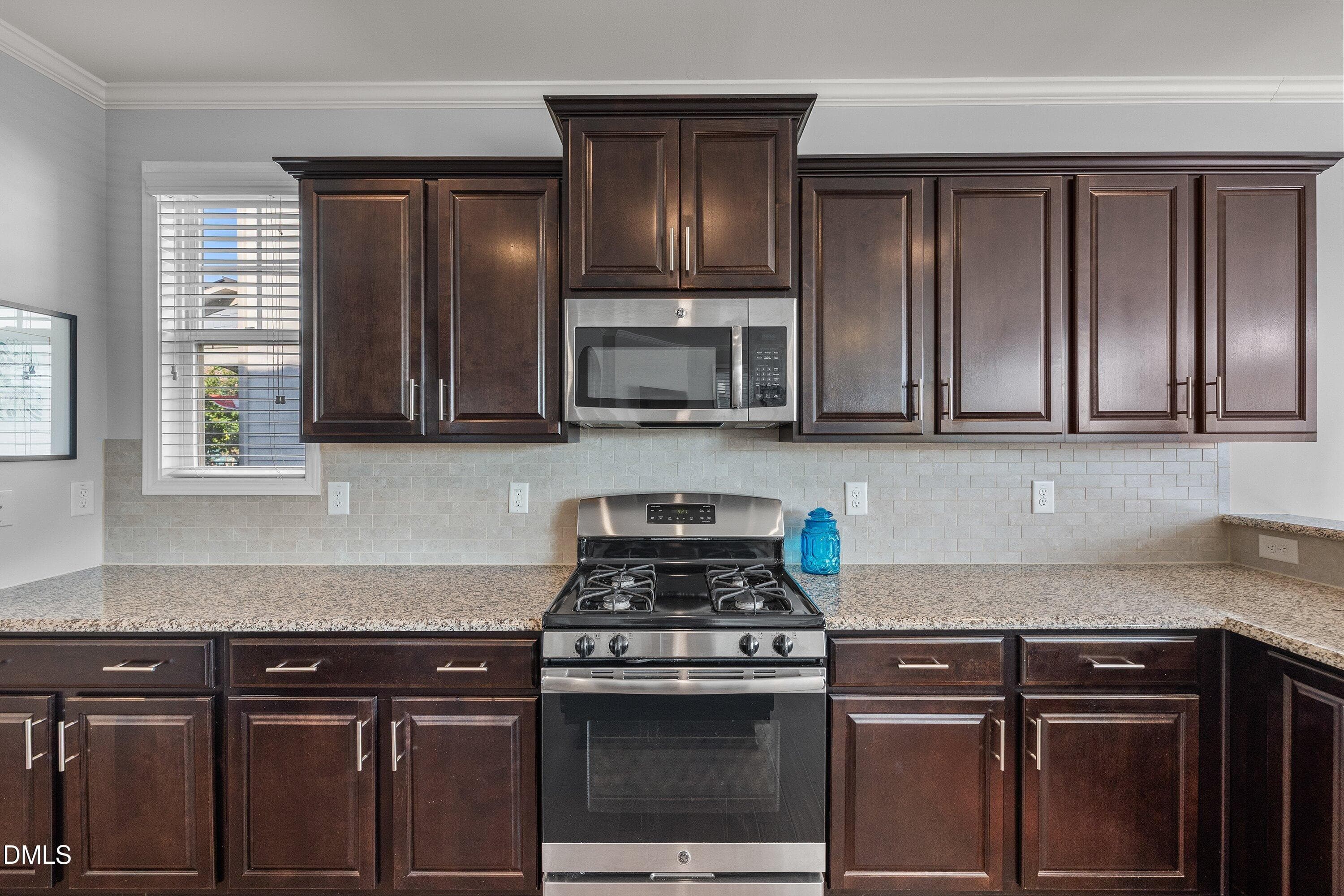 Gas cooking - 1005 Woodland Grove Way, Wake Forest, NC 27587, Wake Forest